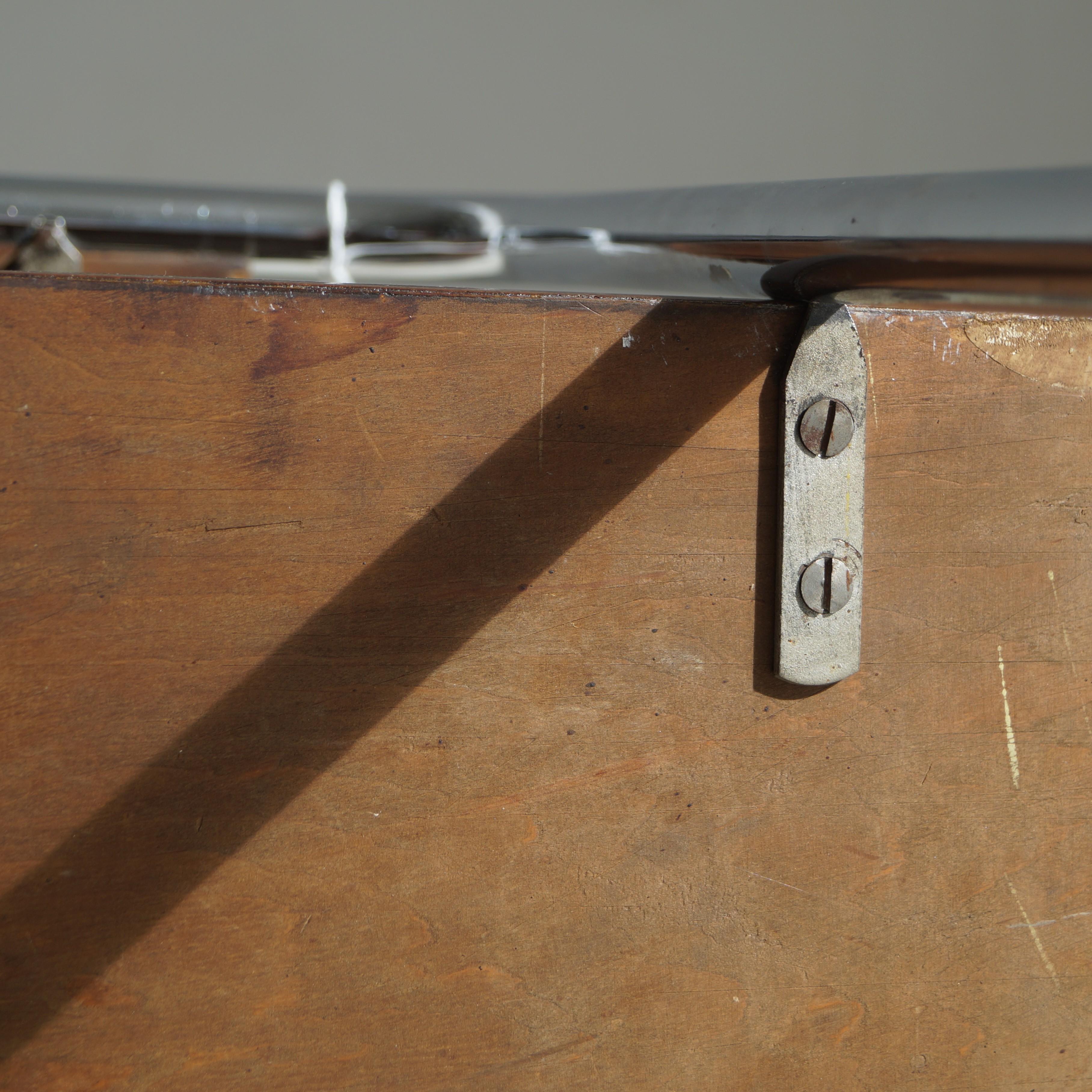 Mesa B12 de Marcel Breuer, bajo licencia Thonet por 