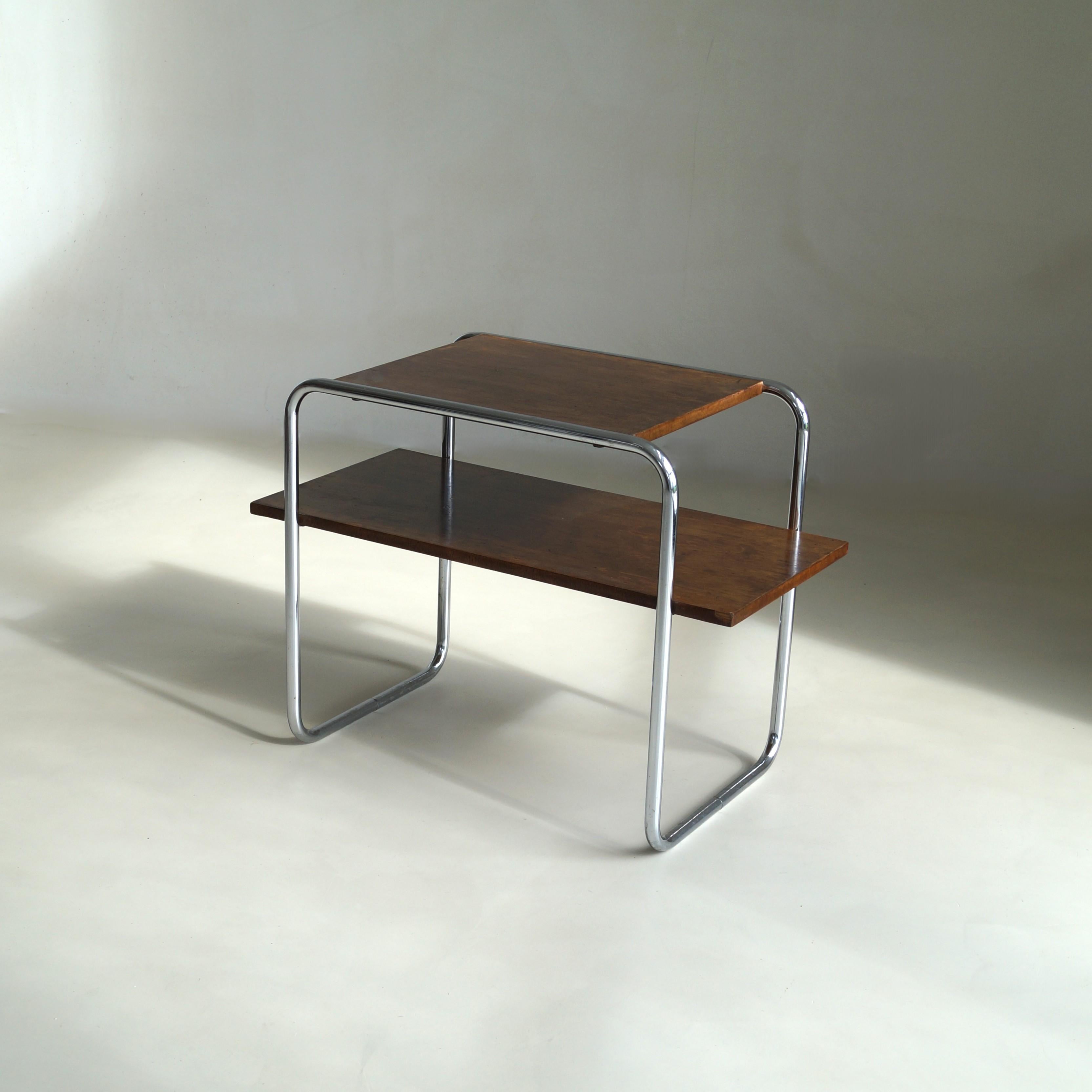 Mesa B12 de Marcel Breuer, bajo licencia Thonet por 