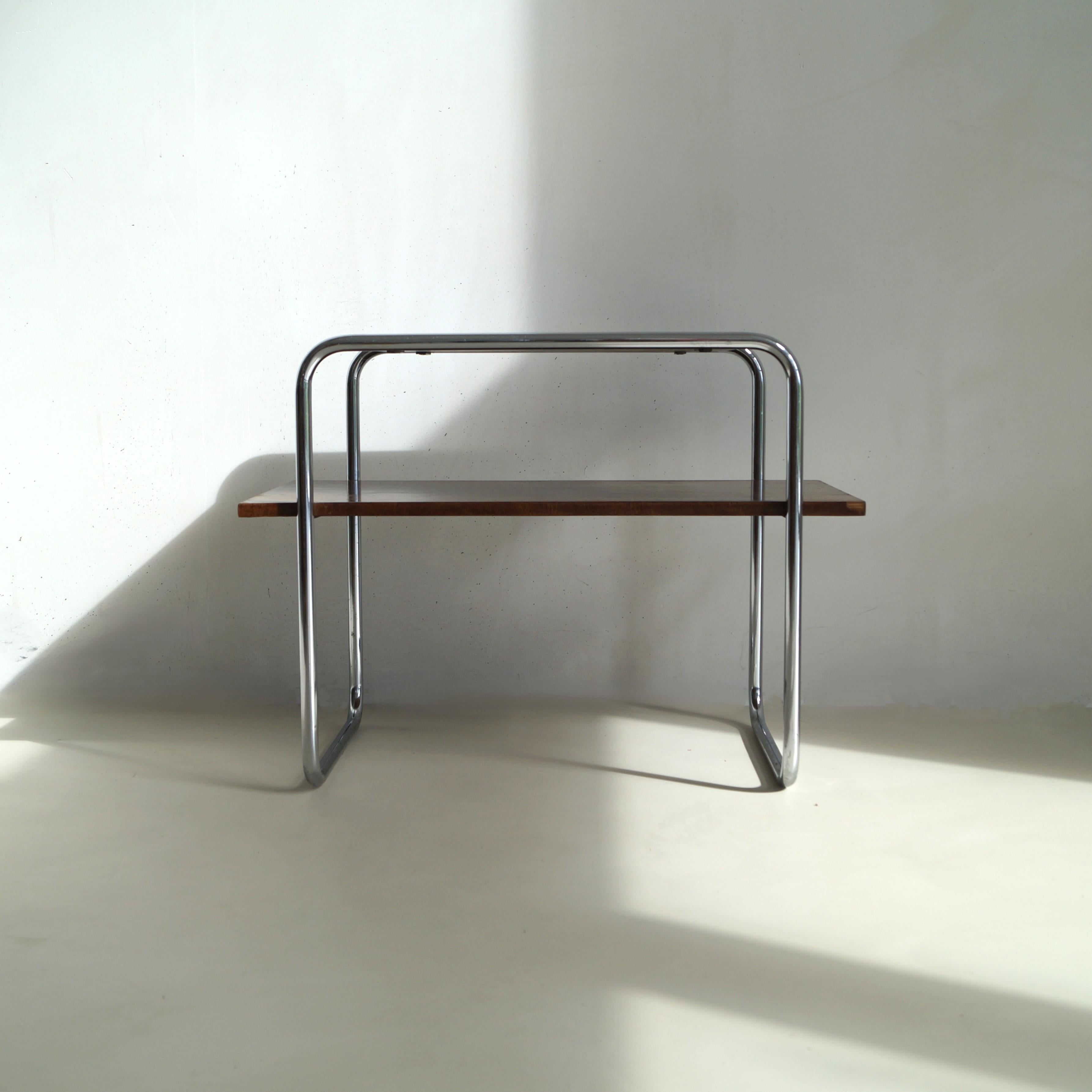 Mesa B12 de Marcel Breuer, bajo licencia Thonet por 