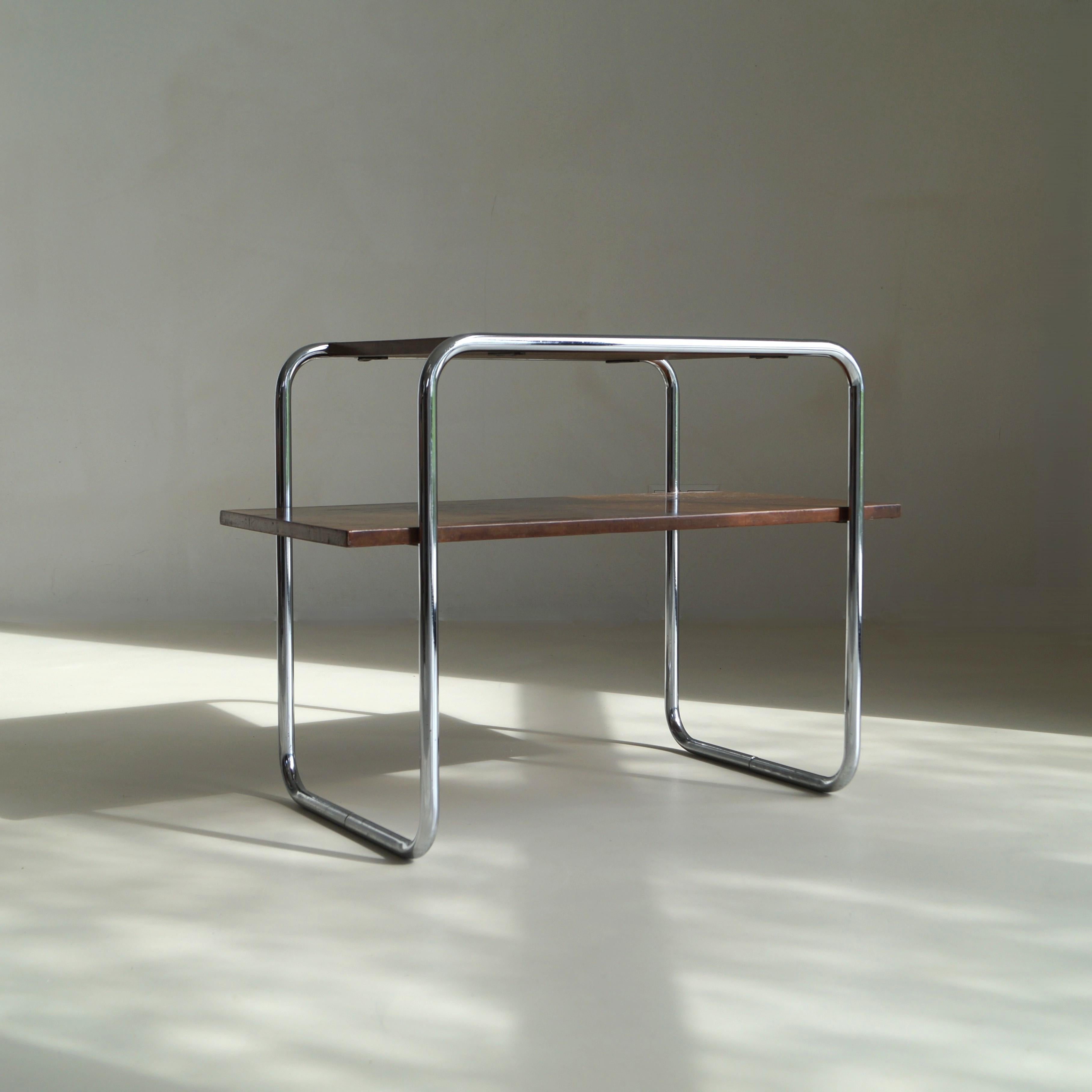 Mesa B12 de Marcel Breuer, bajo licencia Thonet por 