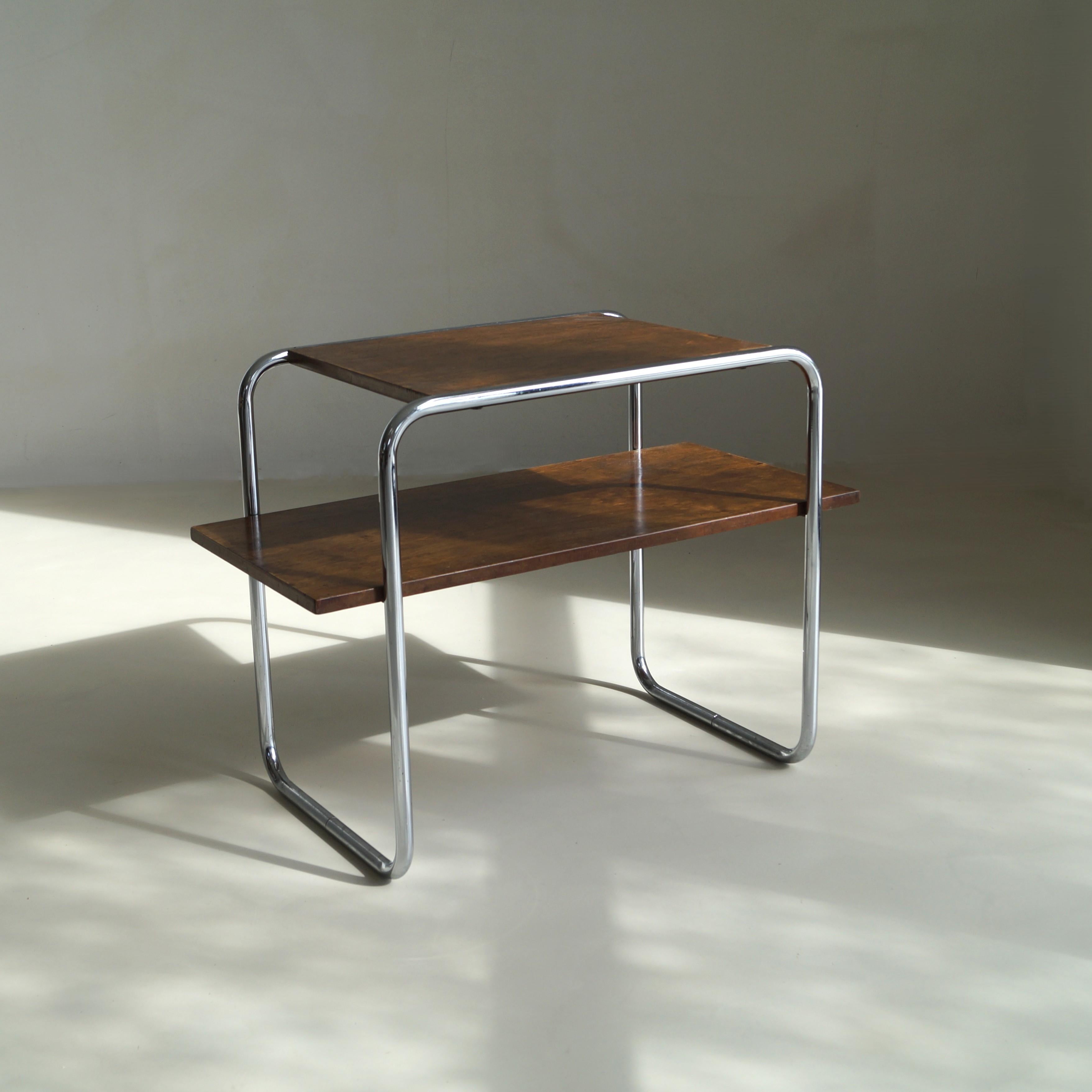 Mesa B12 de Marcel Breuer, bajo licencia Thonet por 