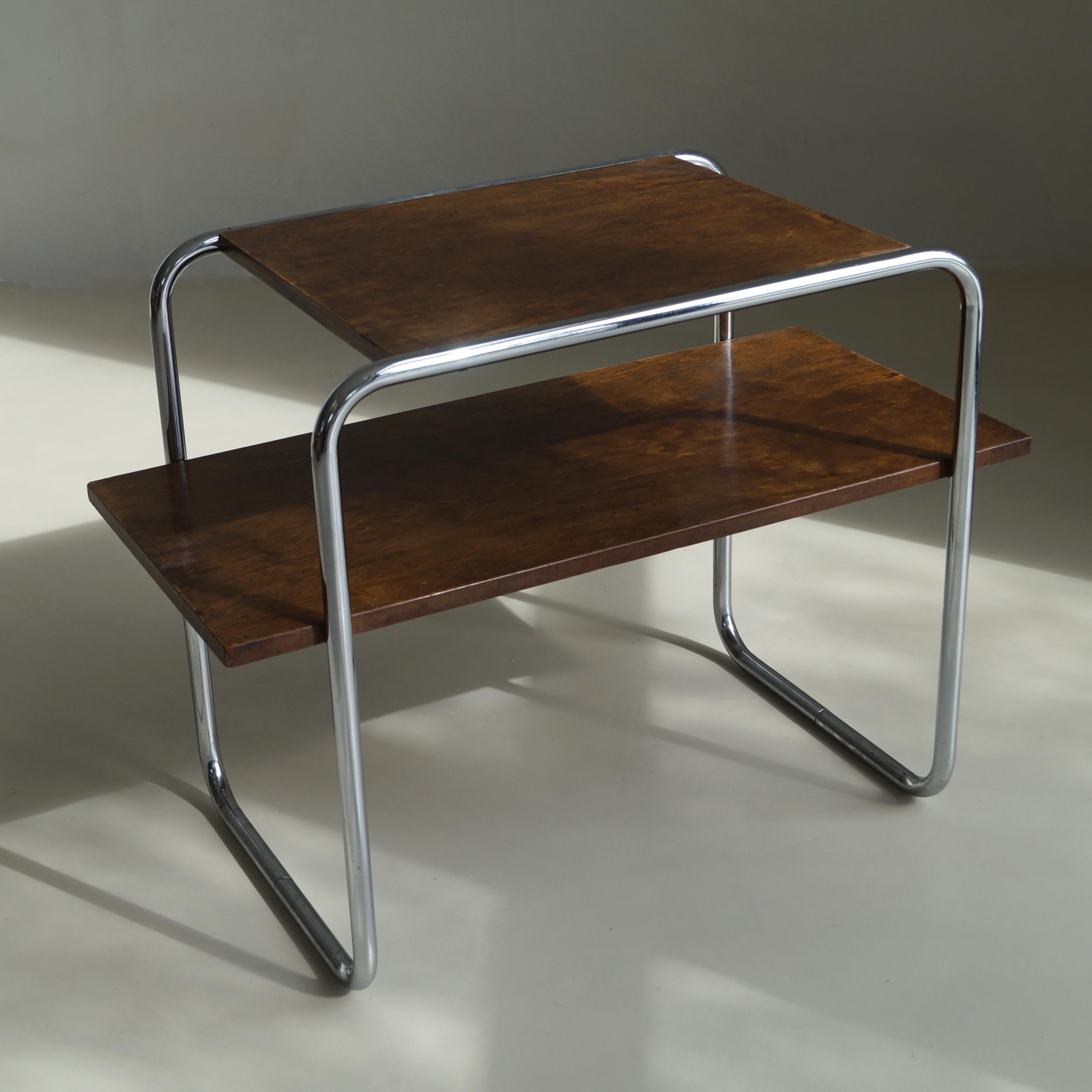 Mesa B12 de Marcel Breuer, bajo licencia Thonet por 