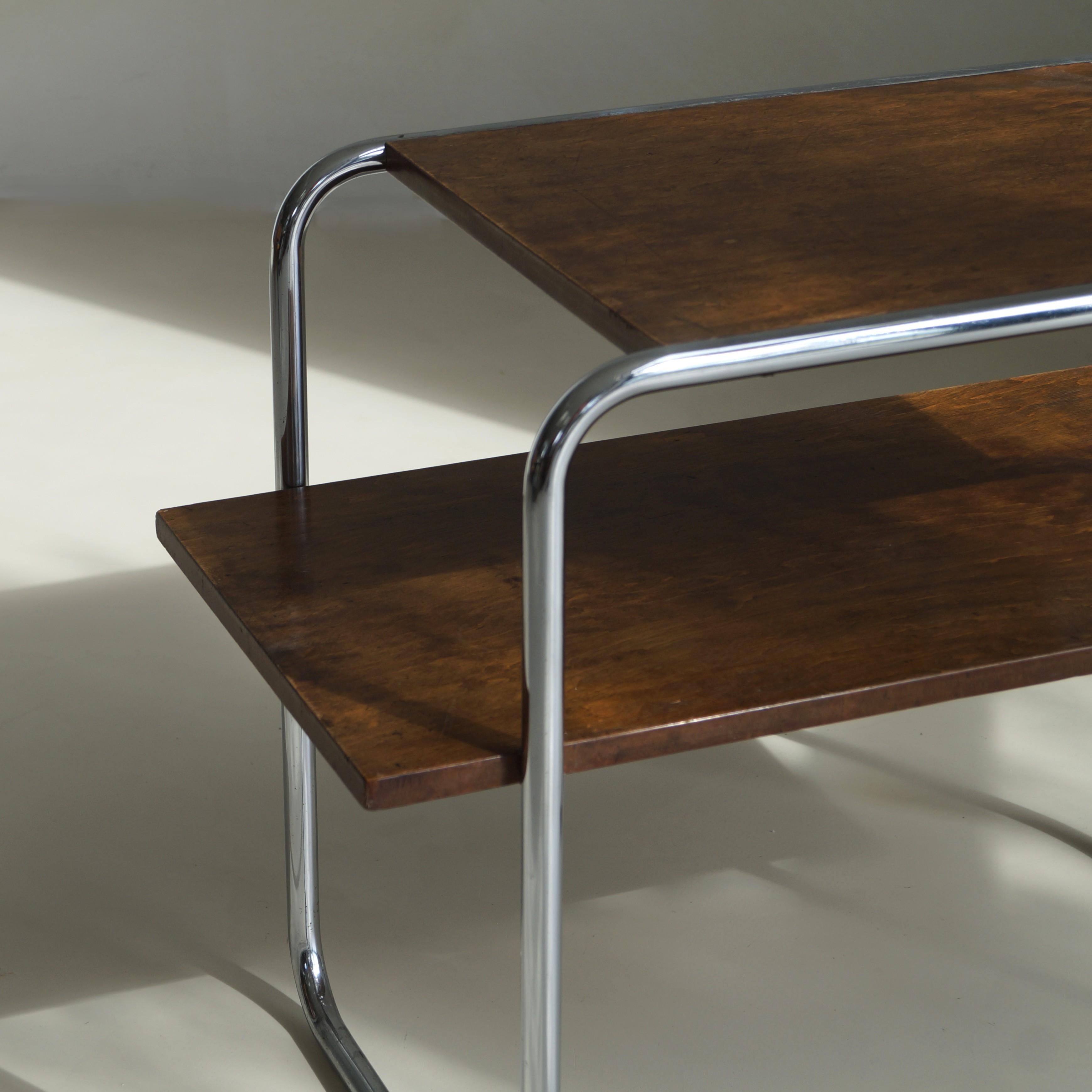 Mesa B12 de Marcel Breuer, bajo licencia Thonet por 