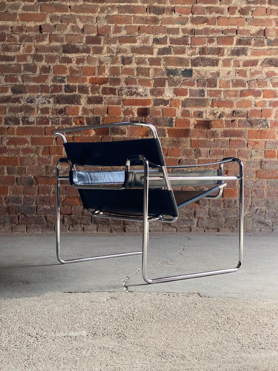 Leather Marcel Breuer B3 Wassily Lounge Chair by Knoll, Circa 1970 For Sale