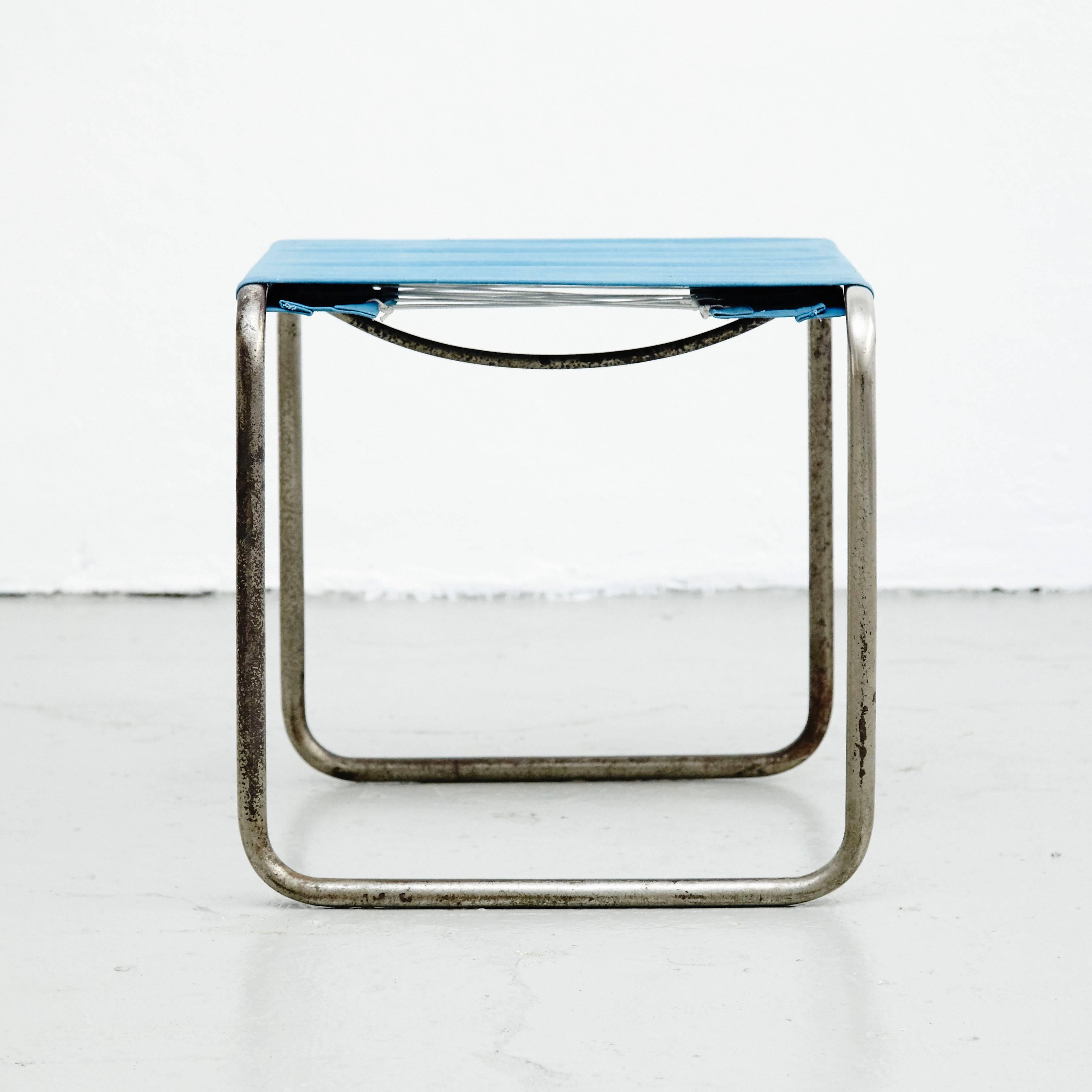 Marcel Breuer B9T Stool for Thonet with Blue Fabric and Metal Tube, circa 1930 (Mitte des 20. Jahrhunderts)
