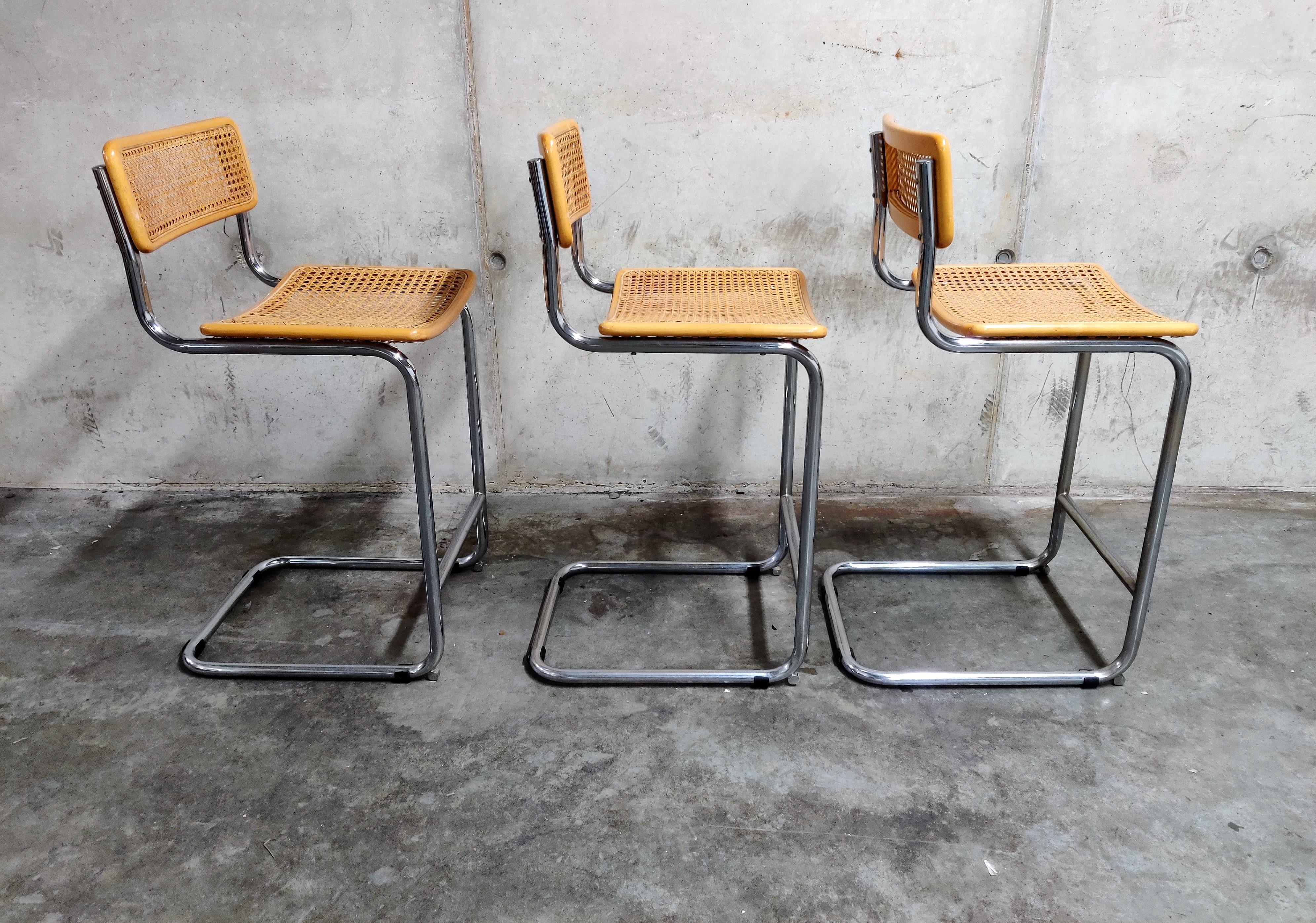 Set of 3 Marcel Breuer Bauhaus design bar stools produced by Cidue (one of the stools still has the original label).

Tubular chrome frame with cane seats.

All in very good condition.

Dimensions:
Height 93cm/36.61