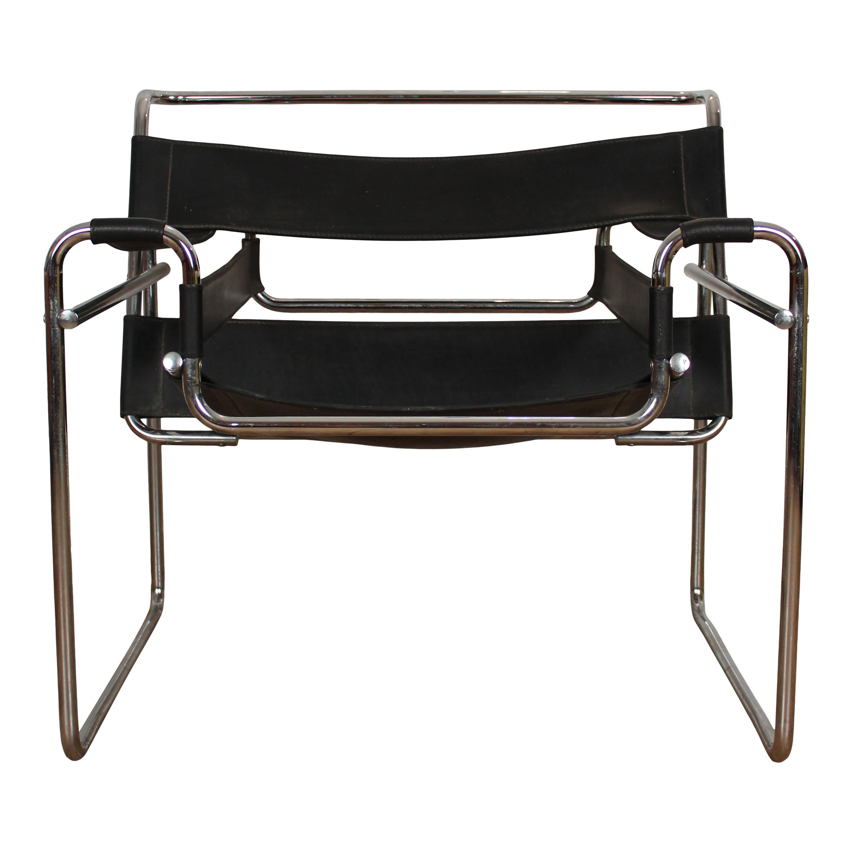 Model B3 “Wassily” armchair, designed by Marcel Breuer in 1925 and produced in Italy in 1973.

It features a chrome-plated steel structure and seat and back in black leather.

Good vintage condition.

When Breuer bought his first cycle at the age of