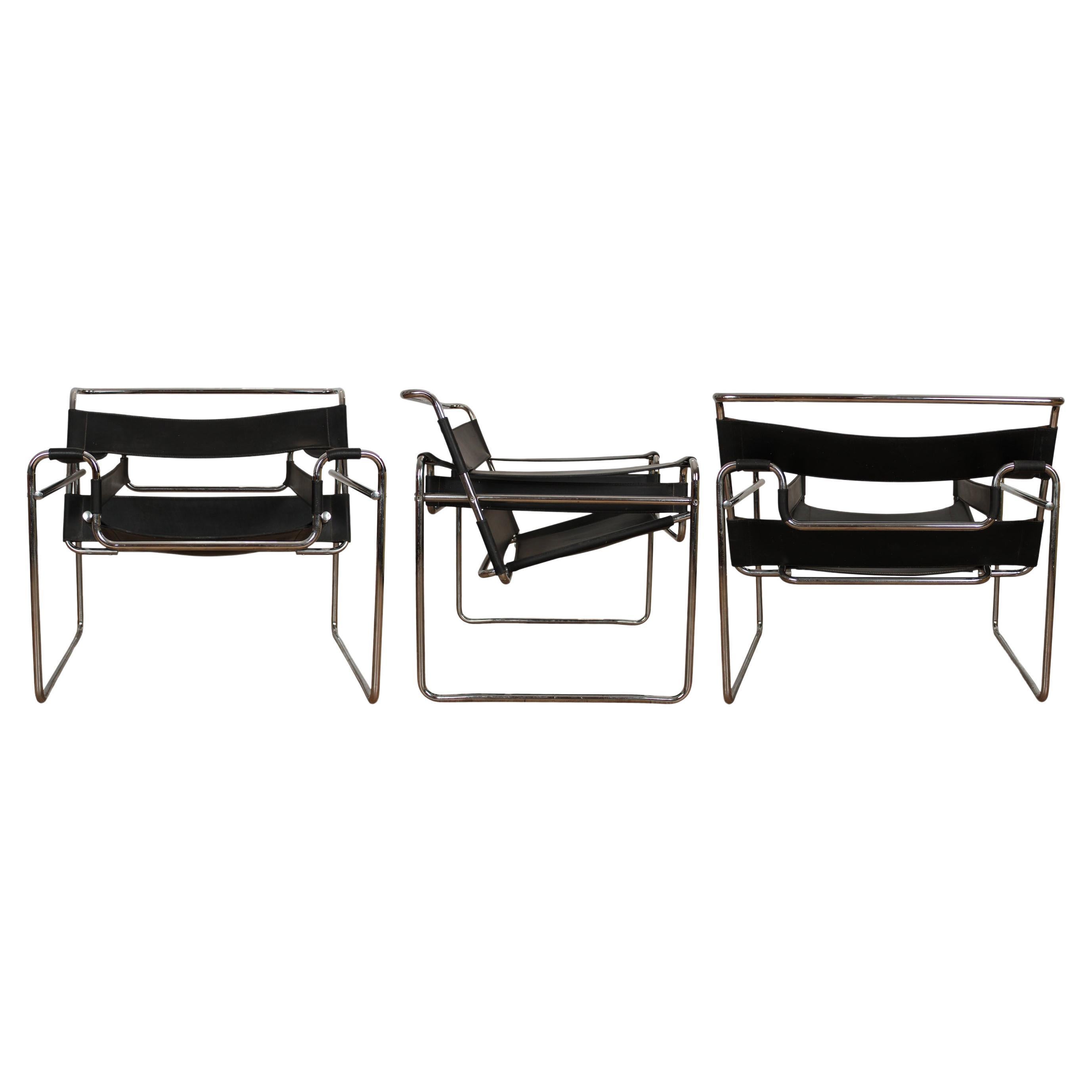 Set of three model B3 “Wassily” armchairs, designed by Marcel Breuer in 1925 and produced in Italy in 1973.

It features a chrome-plated steel structure and seat and back in black leather.

Good vintage condition.

When Breuer bought his first cycle