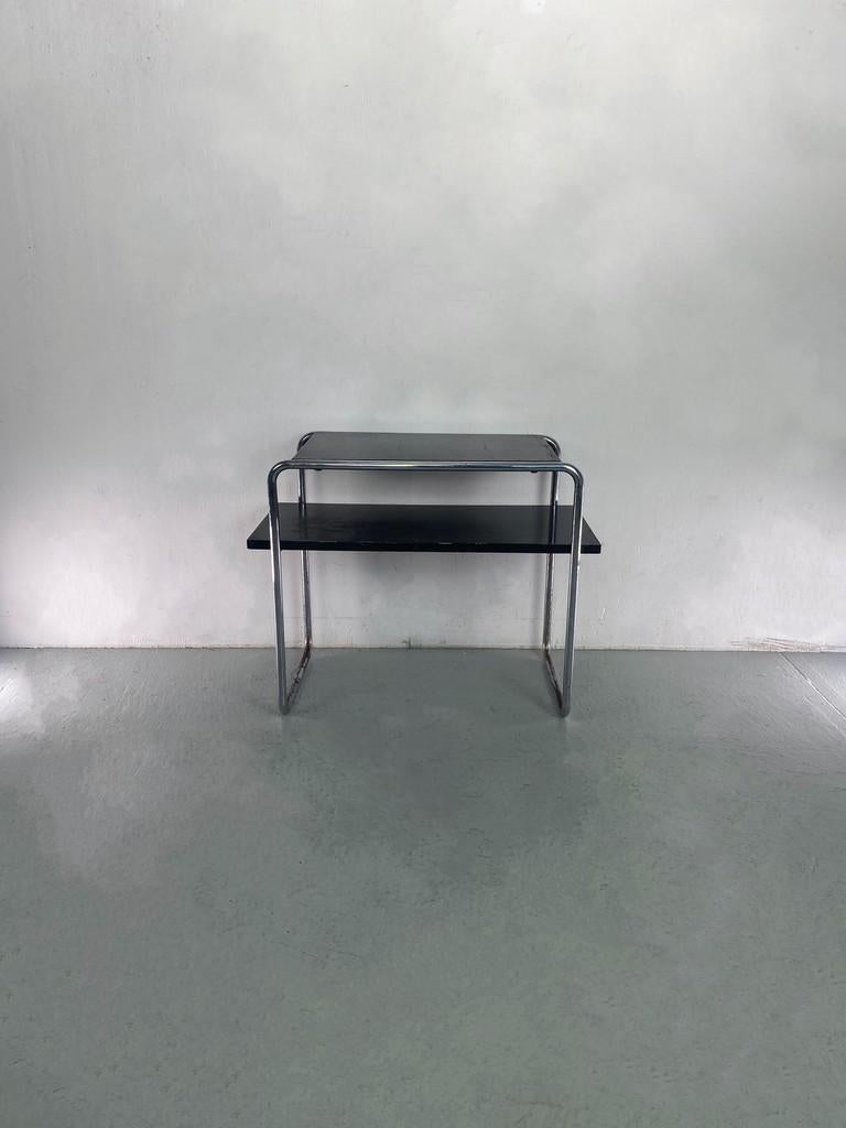 Marcel Breuer Bauhaus side table B12 - Thonet In Distressed Condition For Sale In The Hague, NL