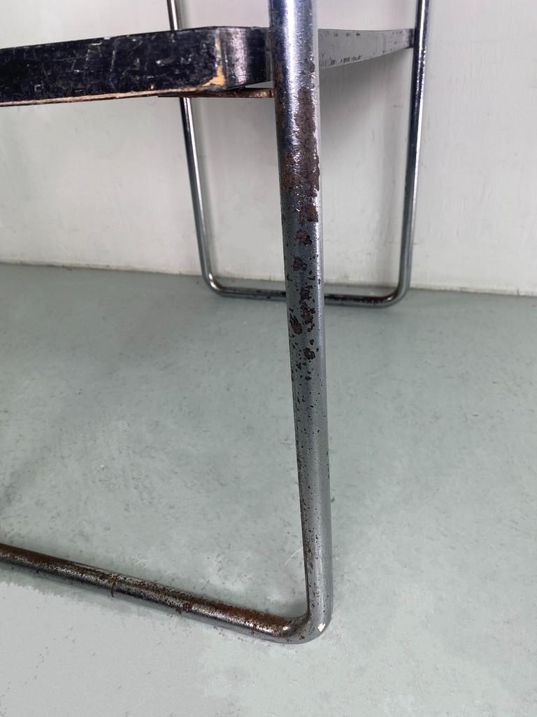Steel Marcel Breuer Bauhaus side table B12 - Thonet For Sale