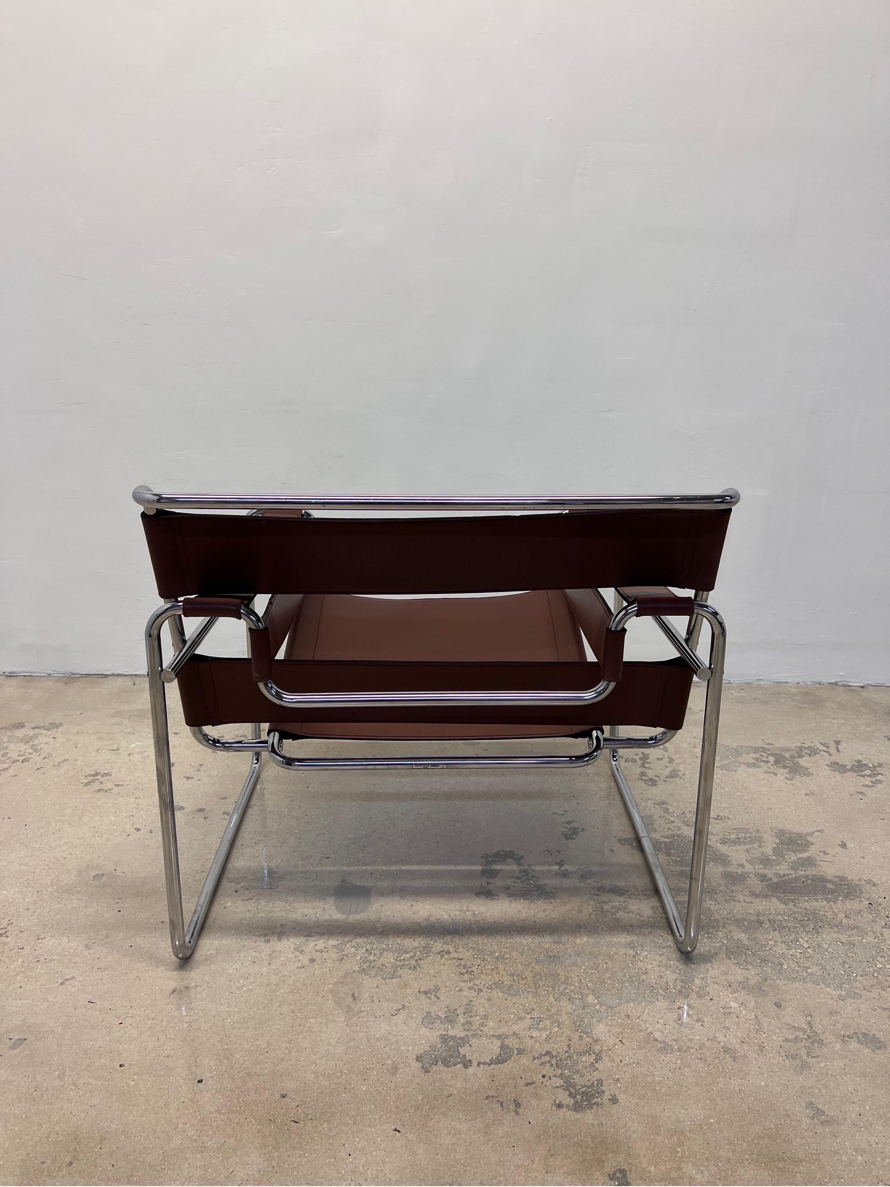 Marcel Breuer Brown Leather and Chrome Wassily Chairs by Gavina Spa, a Pair In Distressed Condition In Miami, FL