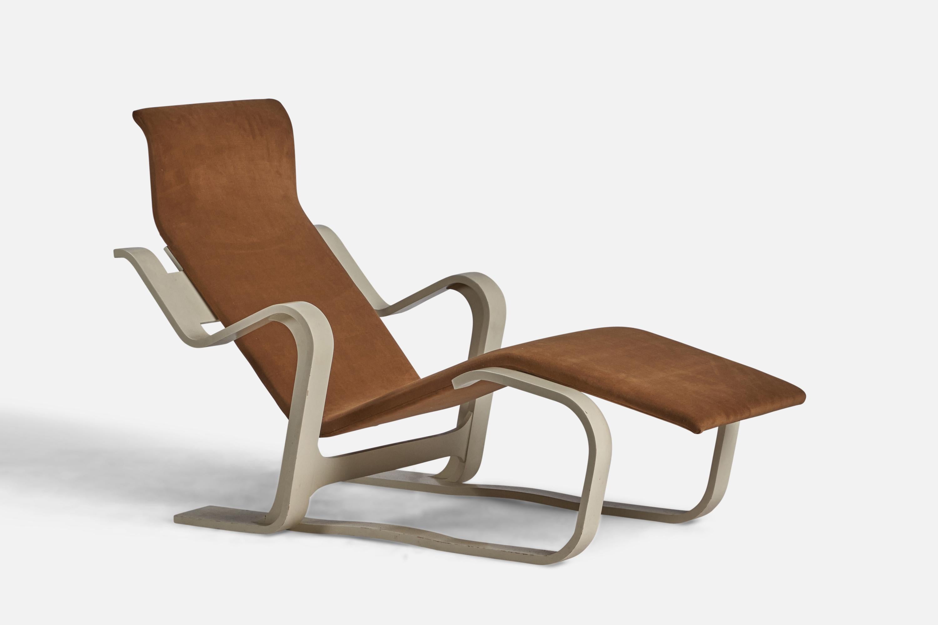 A white-lacquered wood and brown velvet fabric chaise longue designed by Marcel Breuer and produced by Knoll International, c. 1960s.
Seat height: 8.75”