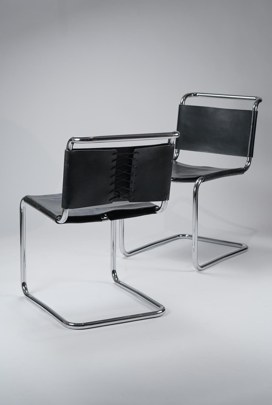 Designed in 1927 by Marcel Breuer, these iconic B33 chairs produced by Knoll feature a cantilevered tubular steel frame and leather 