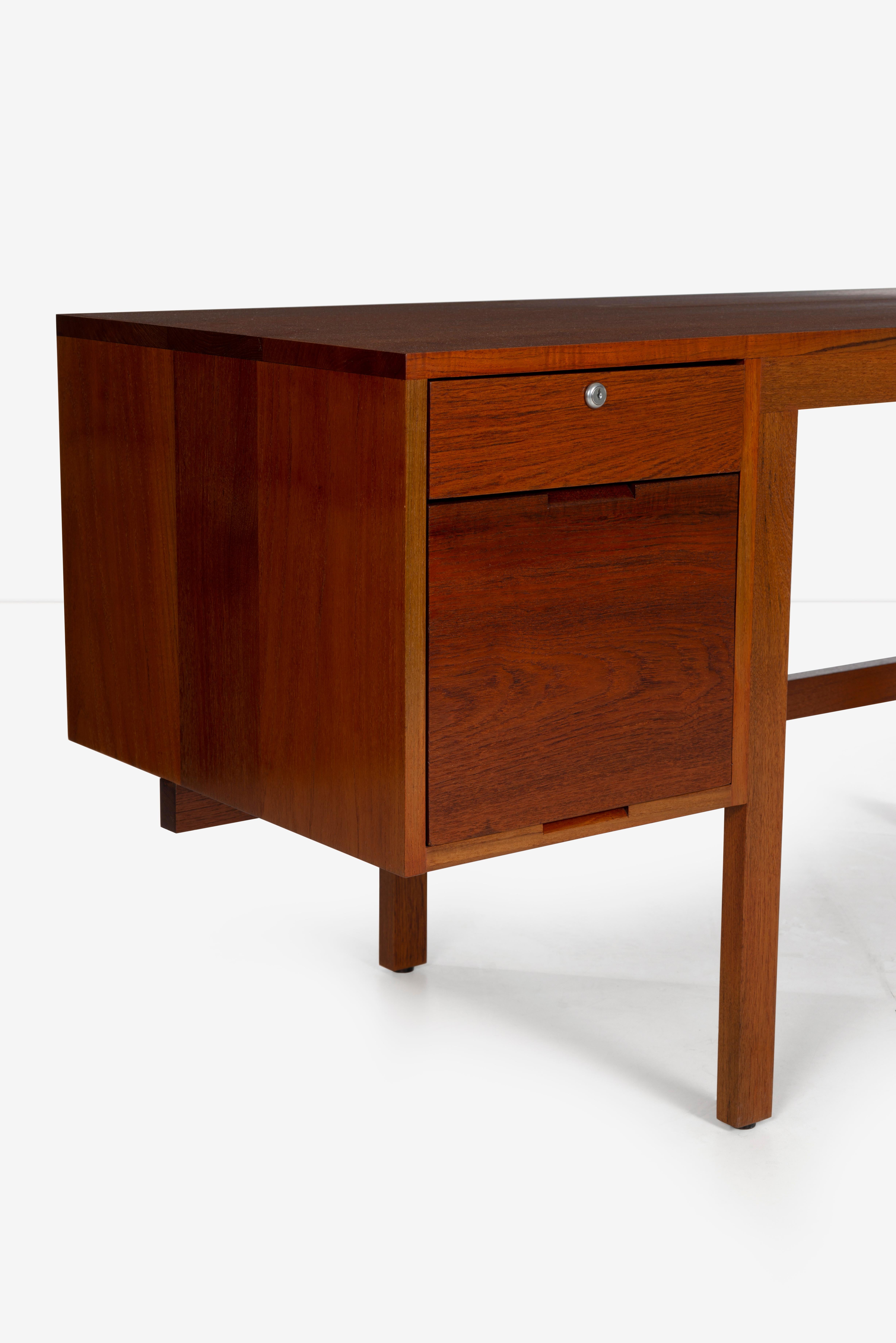 Marcel Breuer Custom Desk In Good Condition For Sale In Chicago, IL