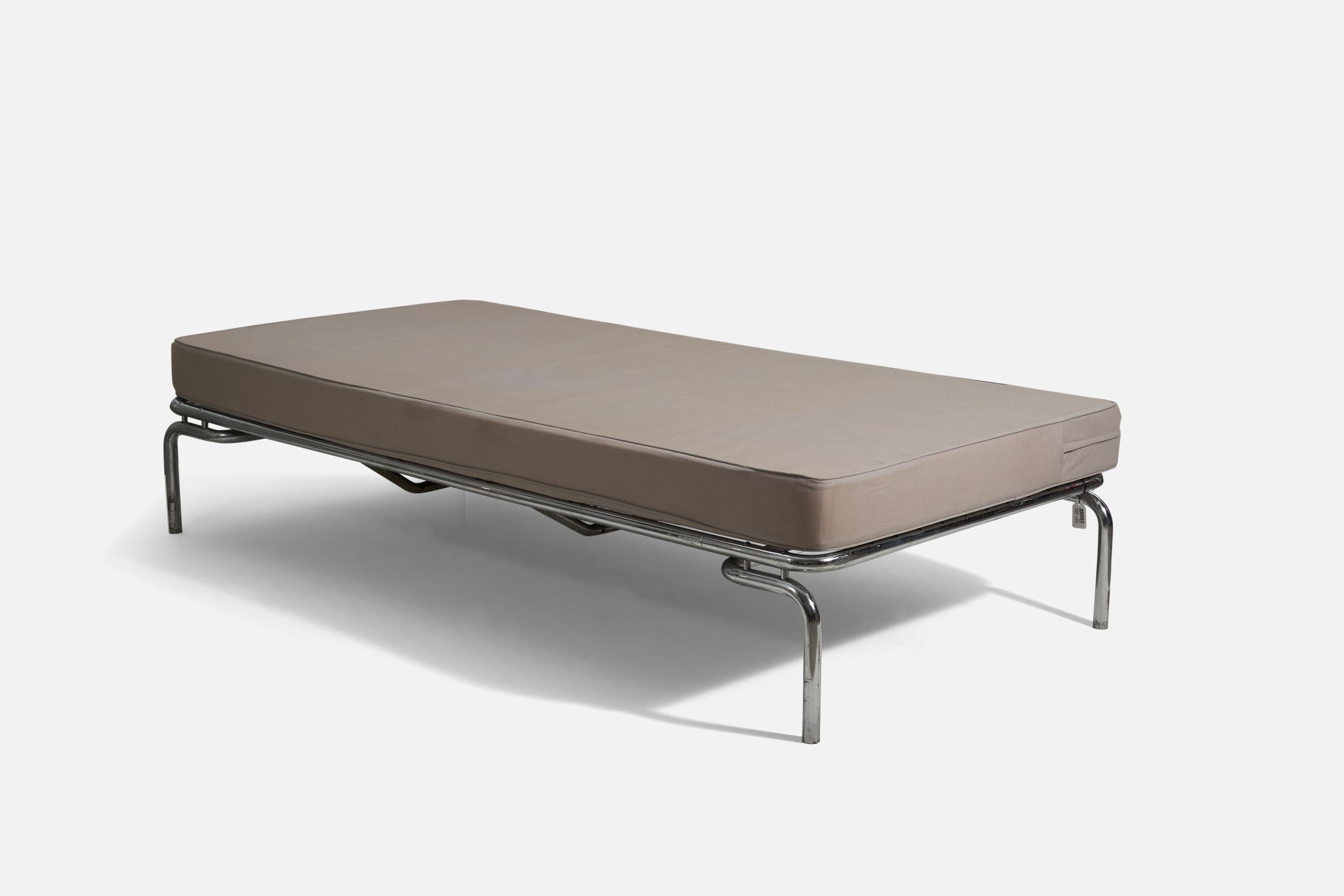 A steel and fabric daybed, by Marcel Breuer, Hungary, c. 1940.

Provenance
Gift of Miani Johnson to the Brooklyn Museum honoring the friendship between Marcel Breuer and Marian and Dan Johnson, 2010.