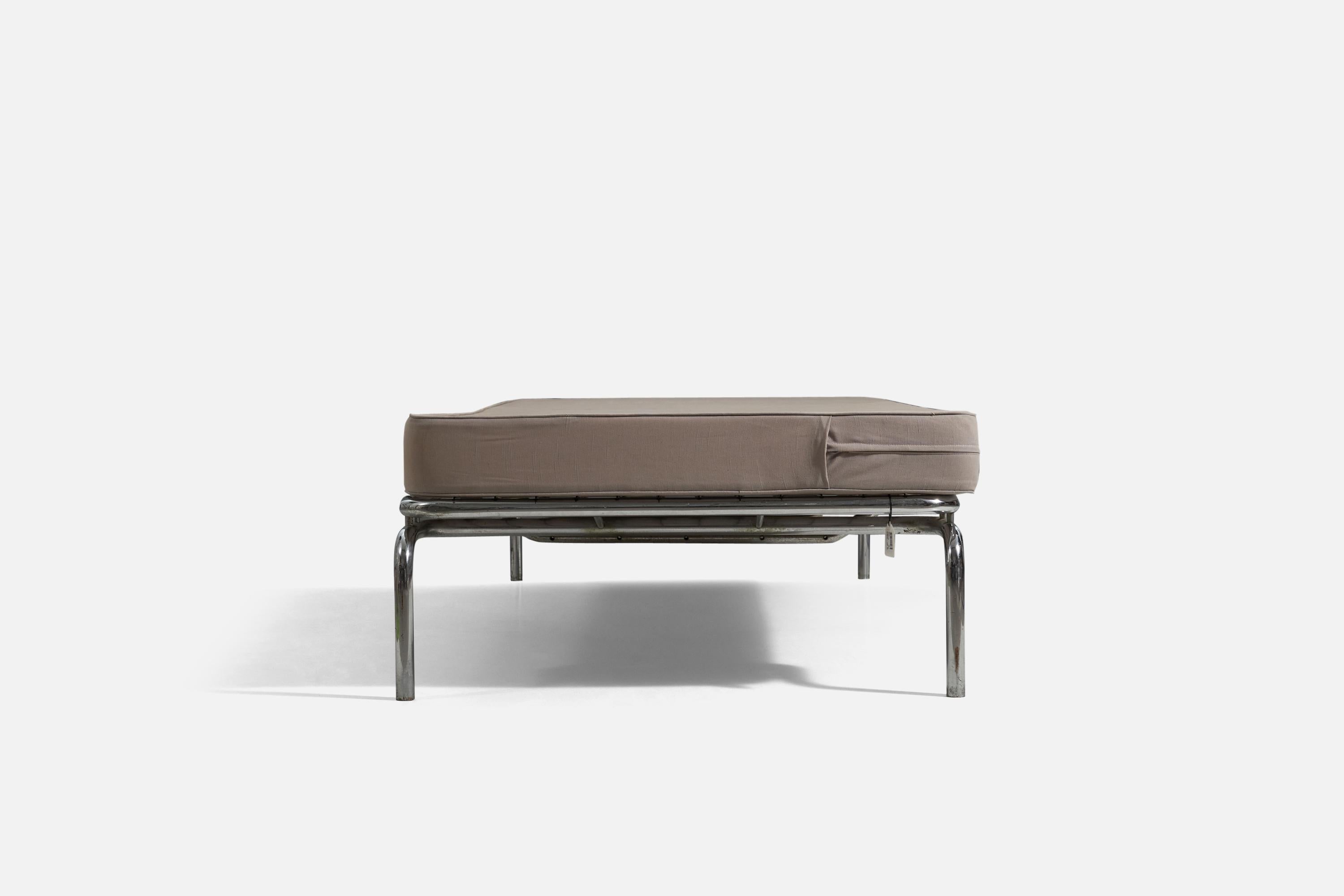 Mid-Century Modern Marcel Breuer, Daybed, Steel, Fabric, Hungary, c. 1940 For Sale