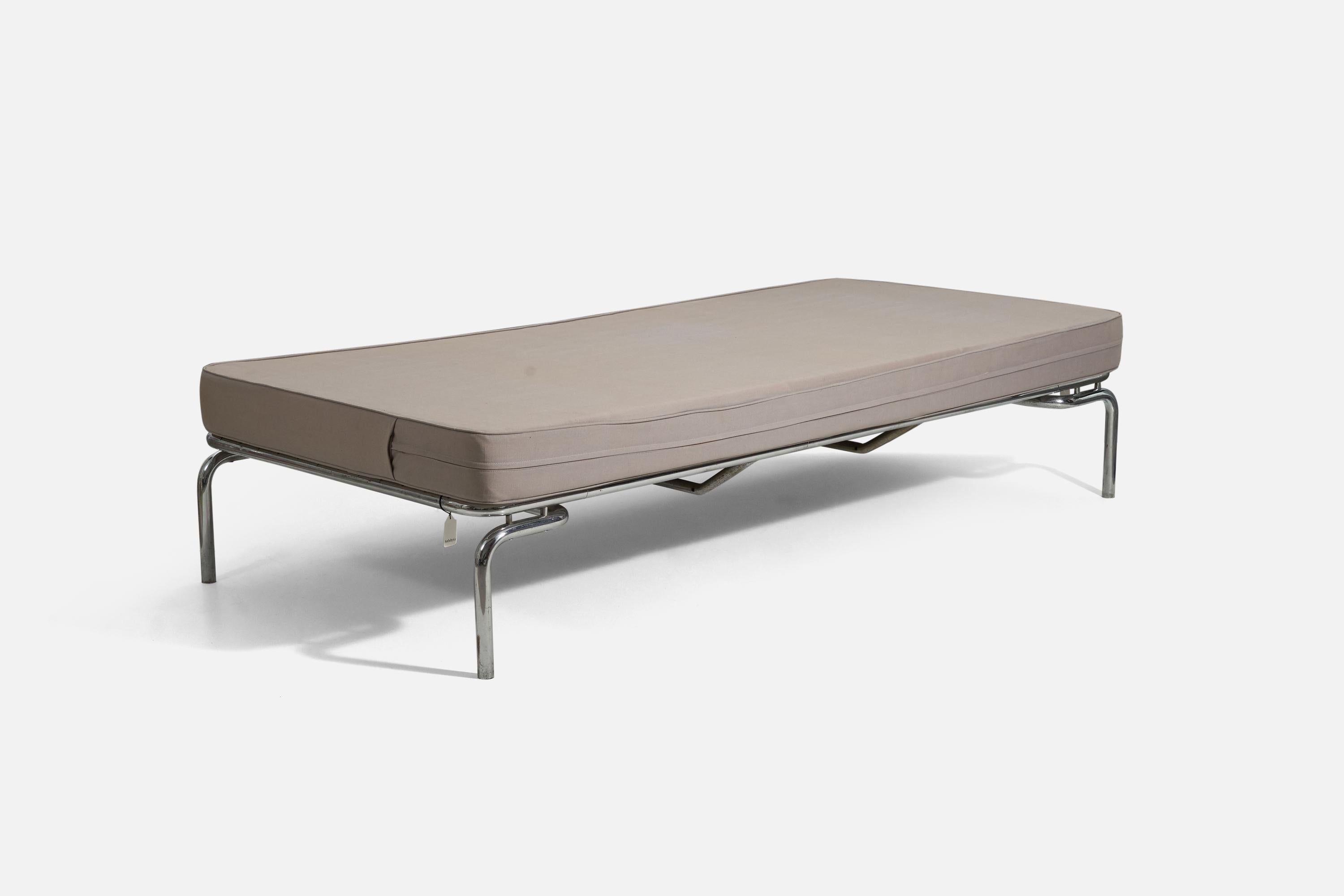 Hungarian Marcel Breuer, Daybed, Steel, Fabric, Hungary, c. 1940 For Sale