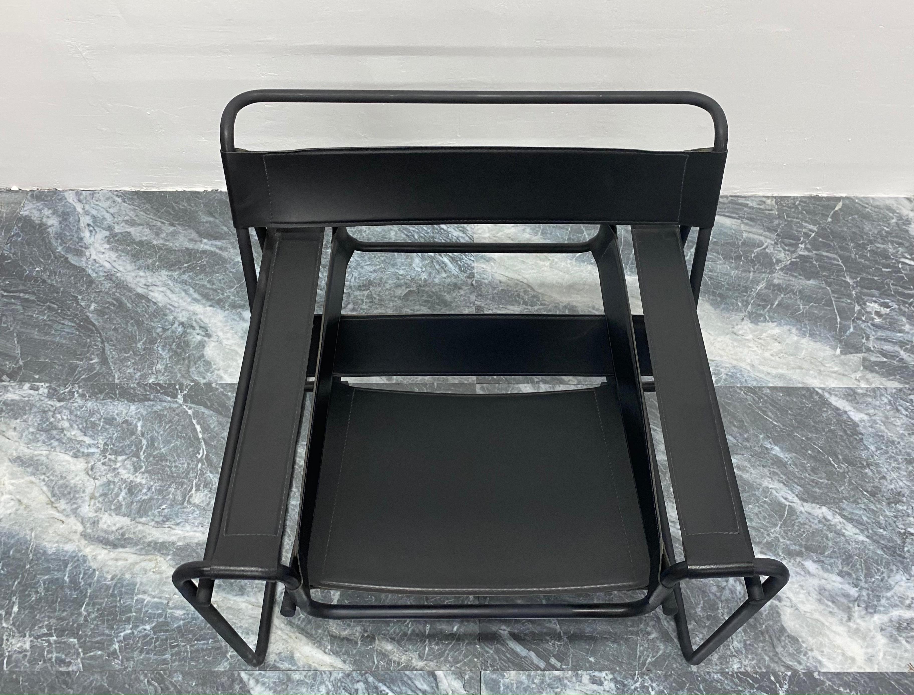 Chaise « Wassily » de style Marcel Breuer en cuir noir et cadre noir mat en vente 4