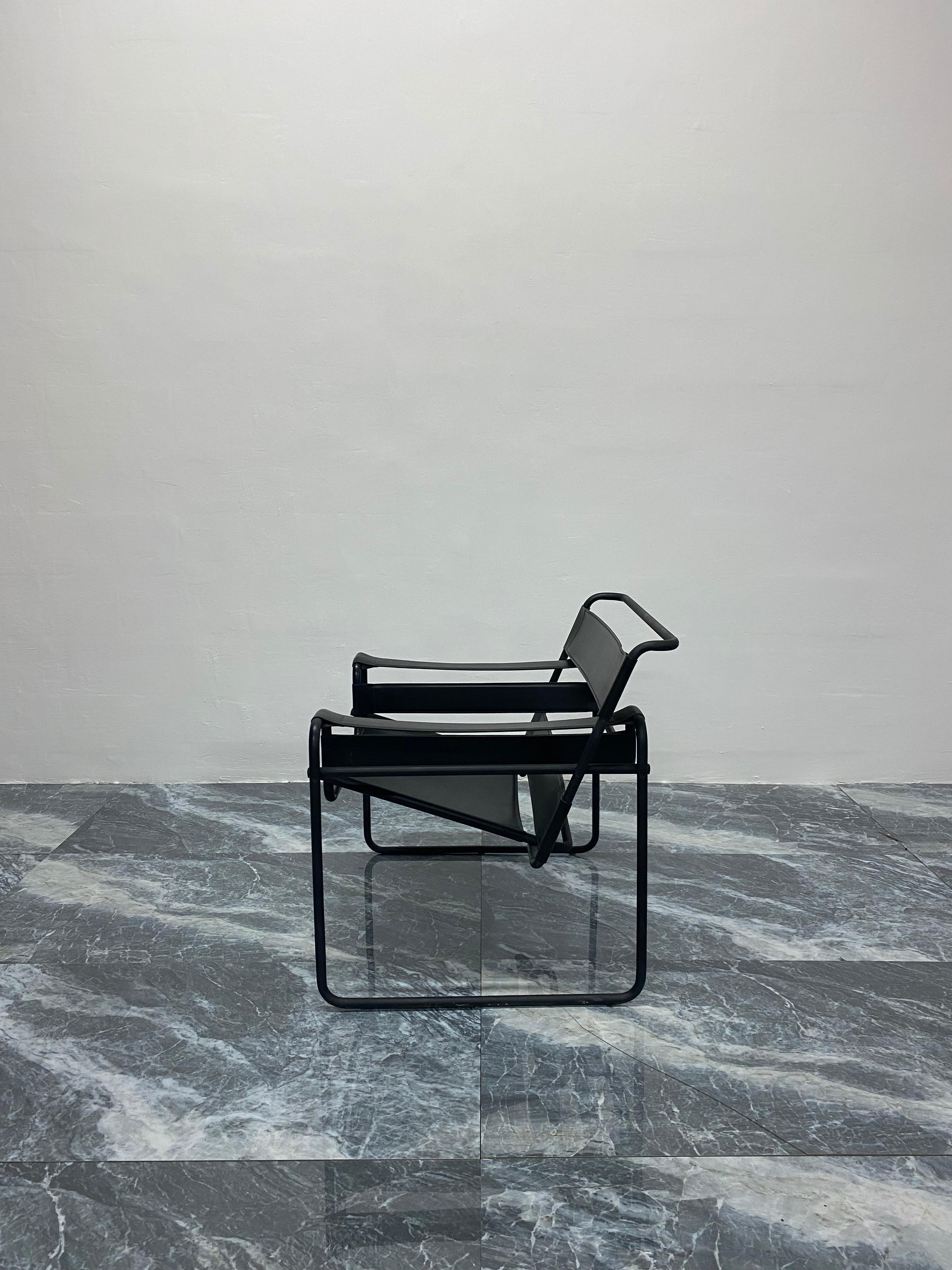 Bauhaus Chaise « Wassily » de style Marcel Breuer en cuir noir et cadre noir mat en vente