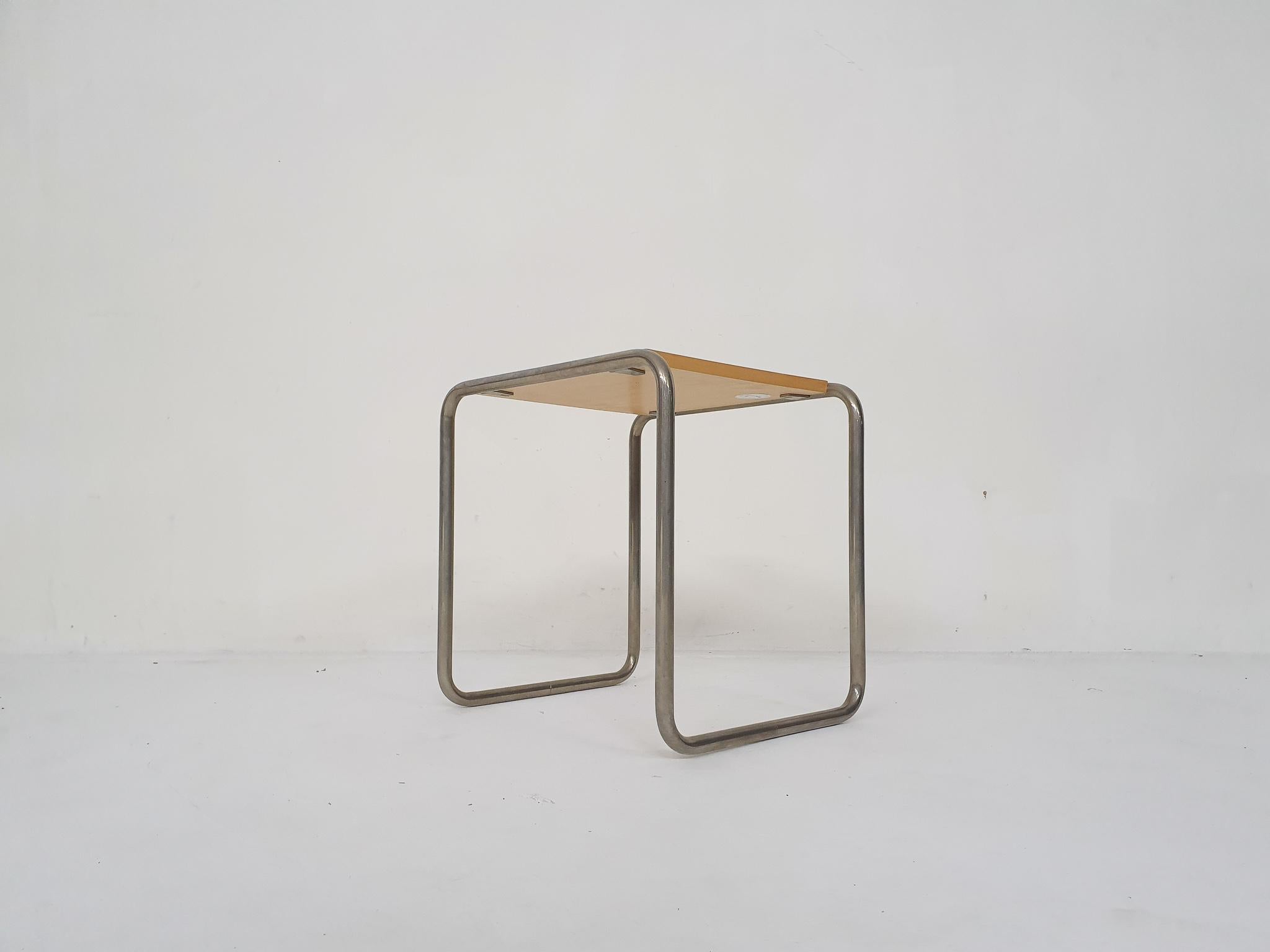 Métal Table d'appoint « Bauhaus Original Laccio » de Marcel Breuer pour Tecta, Allemagne, années 1980 en vente