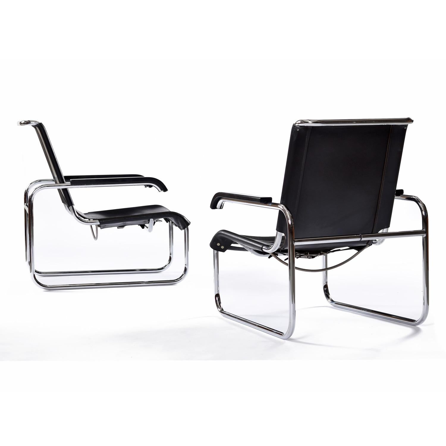 Magnifique ensemble de chaises de salon en cuir noir en porte-à-faux de style moderne du milieu du siècle dernier, conçues par Marcel Breuer pour Thonet.  Ces fauteuils modèle B35 font preuve d'une discipline européenne moderne Bauhaus qui les
