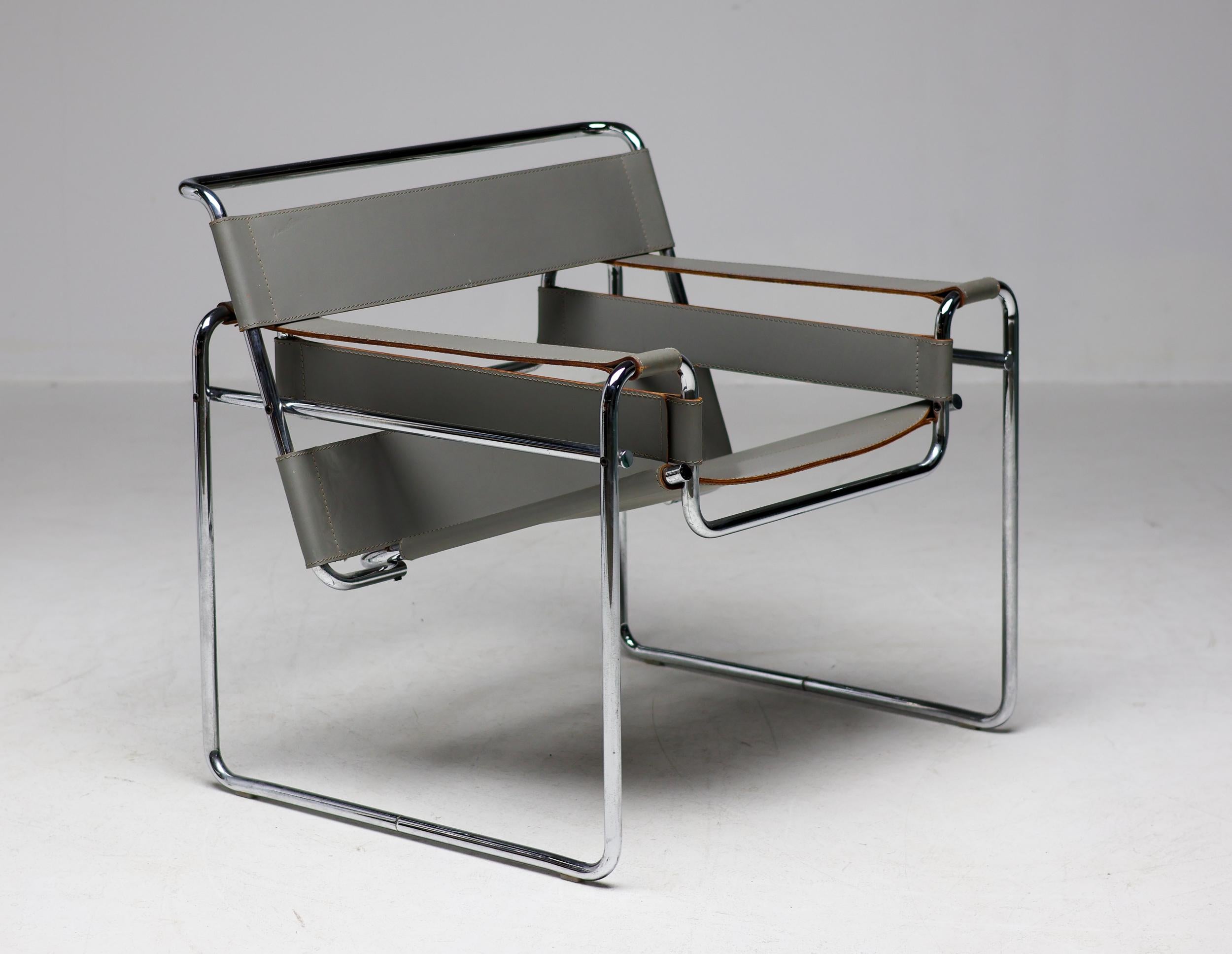 Marcel Breuer Grey Leather Wassily Armchair by Gavina, 1960, Signed For Sale 4