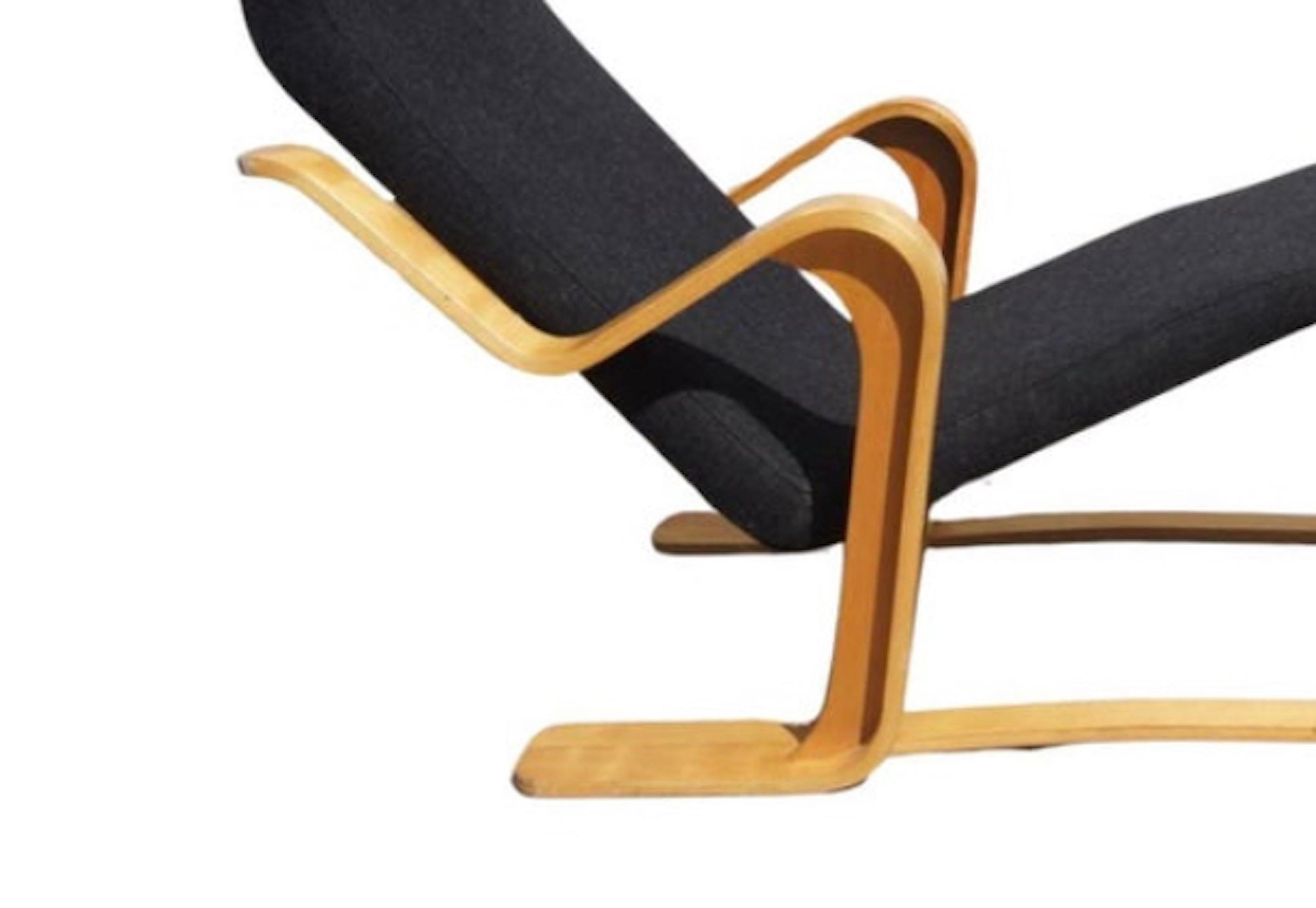 Bauhaus Marcel Breuer Isokon Chaise Long for Knoll  1970s For Sale