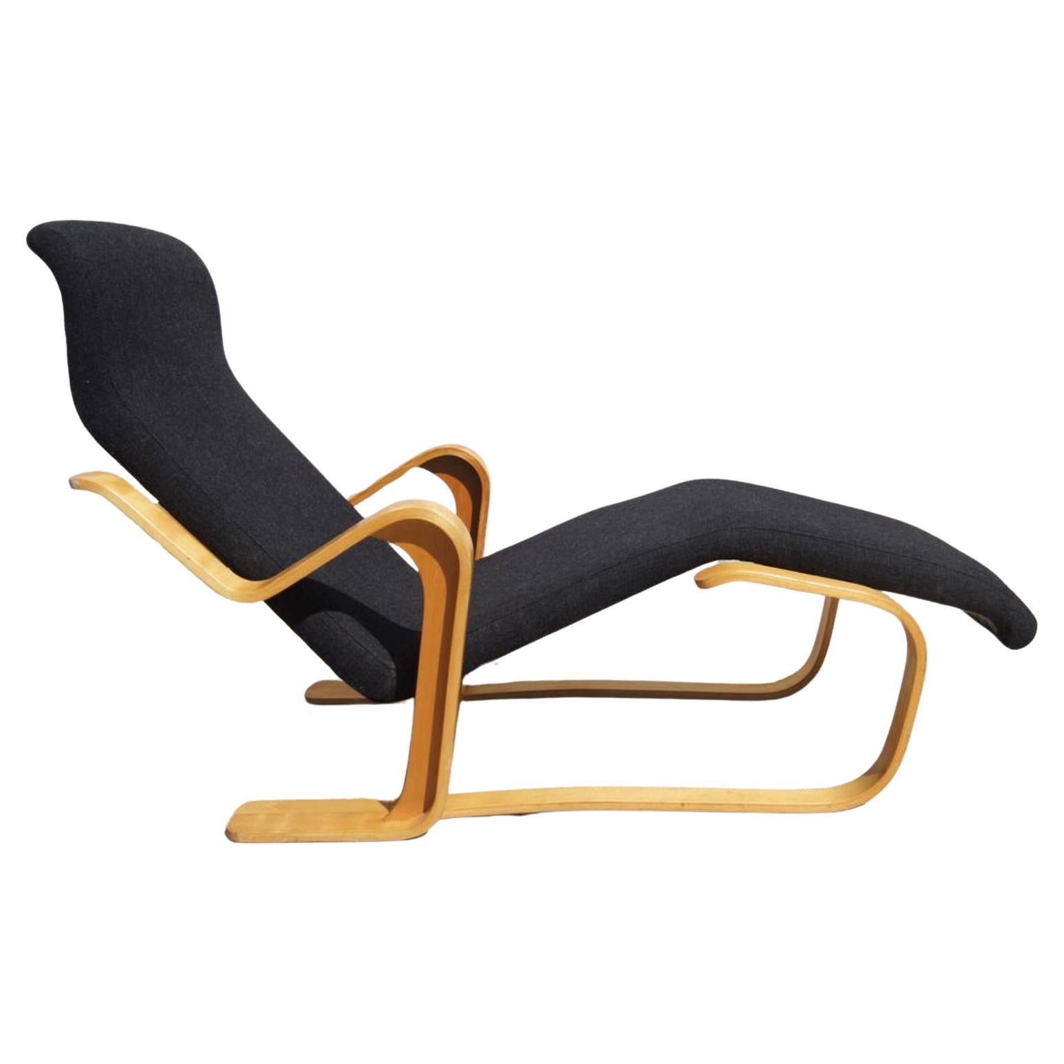 Marcel Breuer Isokon Chaise Long for Knoll  1970s For Sale