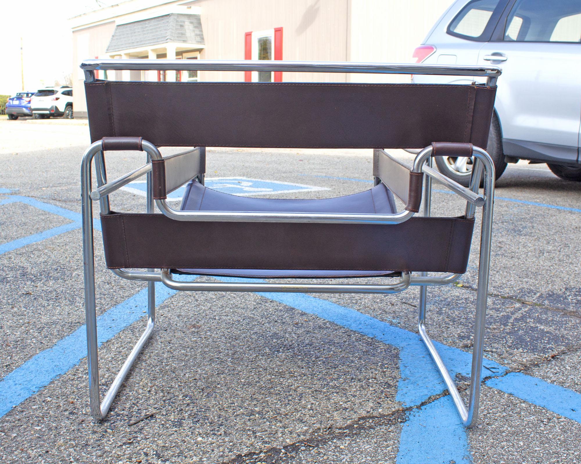 Marcel Breuer Knoll “Wassily” Brown Leather and Chrome Chair In Good Condition For Sale In Indianapolis, IN