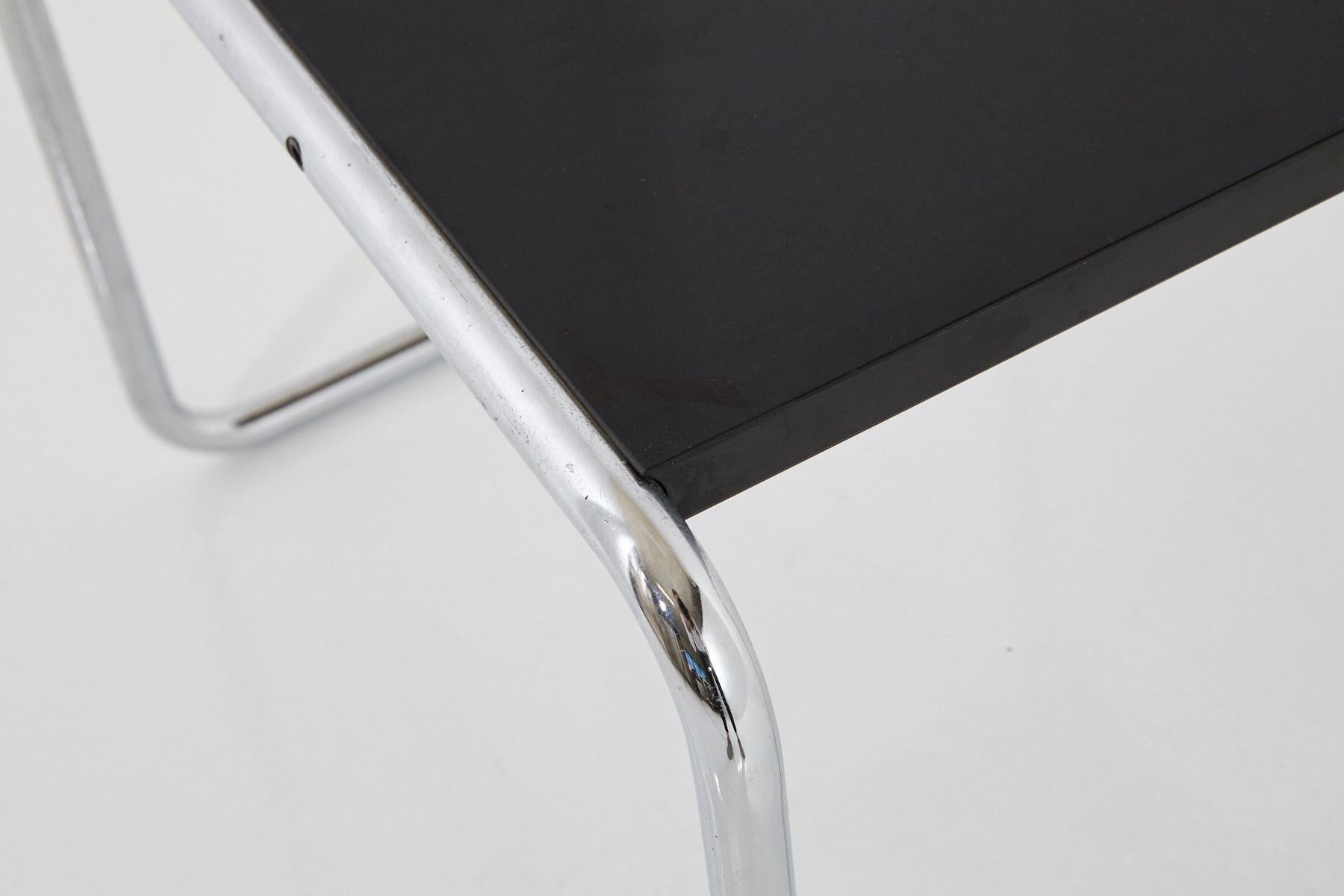 Marcel Breuer, Laccio Side Table Black Laminated Top with Tubular Chromed Base In Good Condition For Sale In Aramits, Nouvelle-Aquitaine