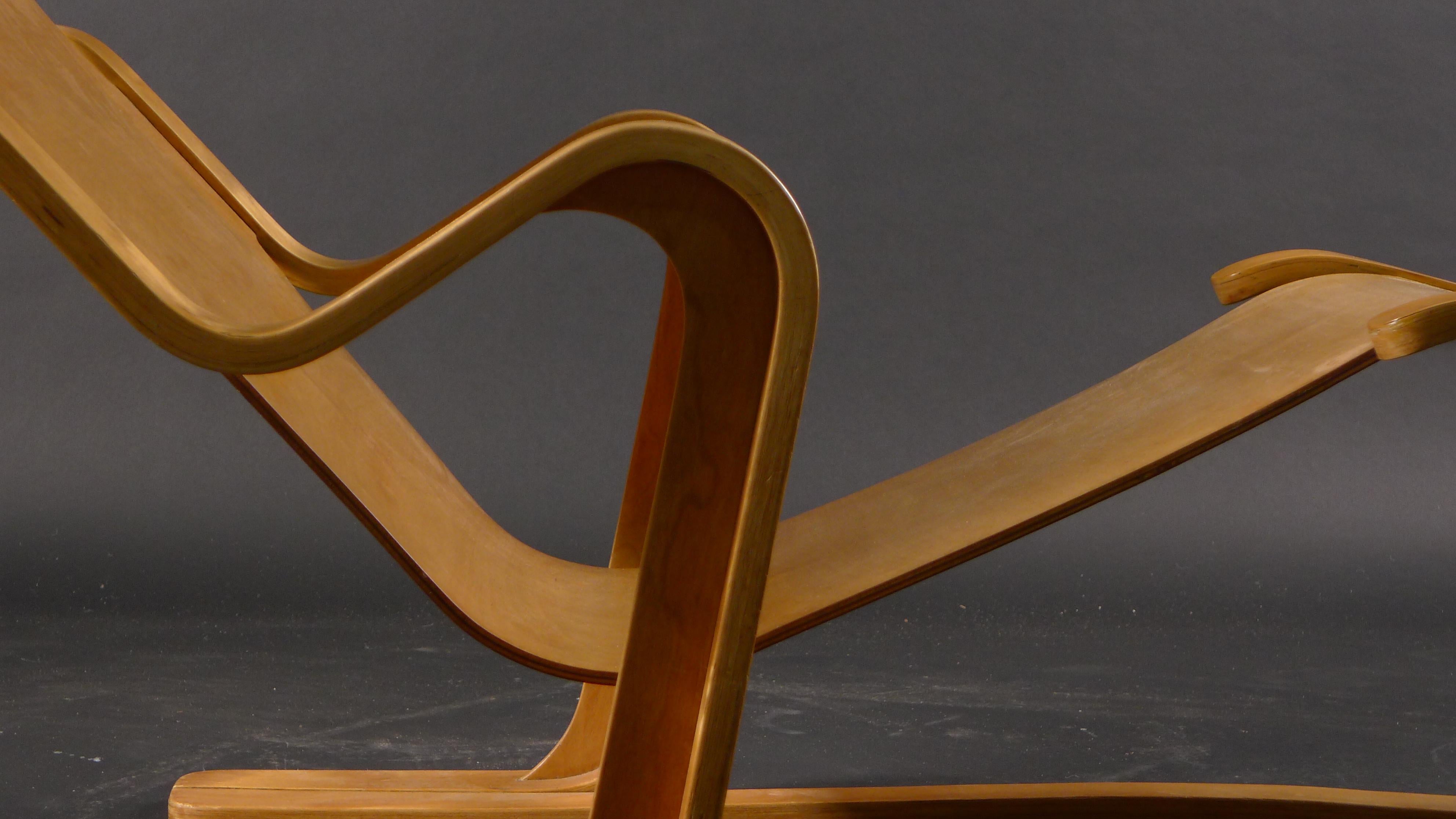 Mid-20th Century Marcel Breuer, Long Chair, Birch Plywood, Isokon Furniture Ltd, Designed 1935