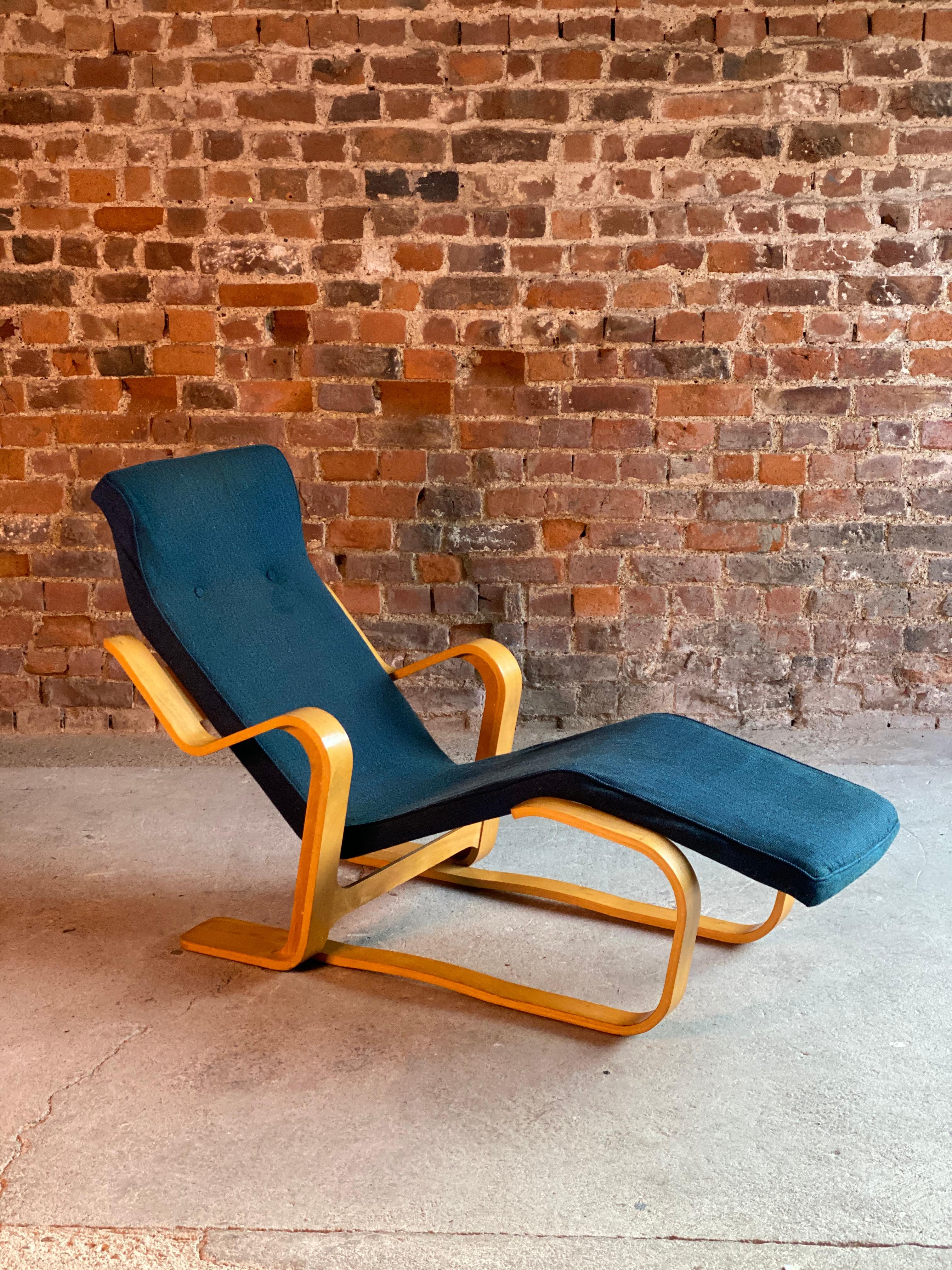 Marcel Breuer Long Chair by Isokon, circa 1970 3