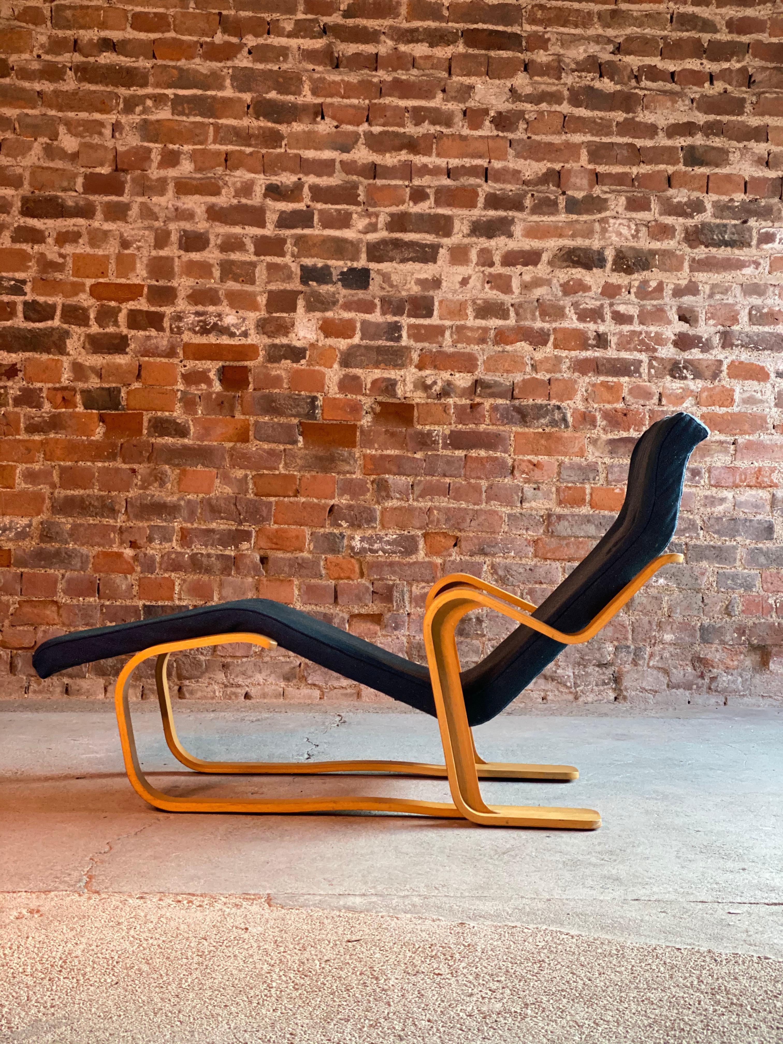 Marcel Breuer Long Chair by Isokon, circa 1970 In Good Condition In Longdon, Tewkesbury