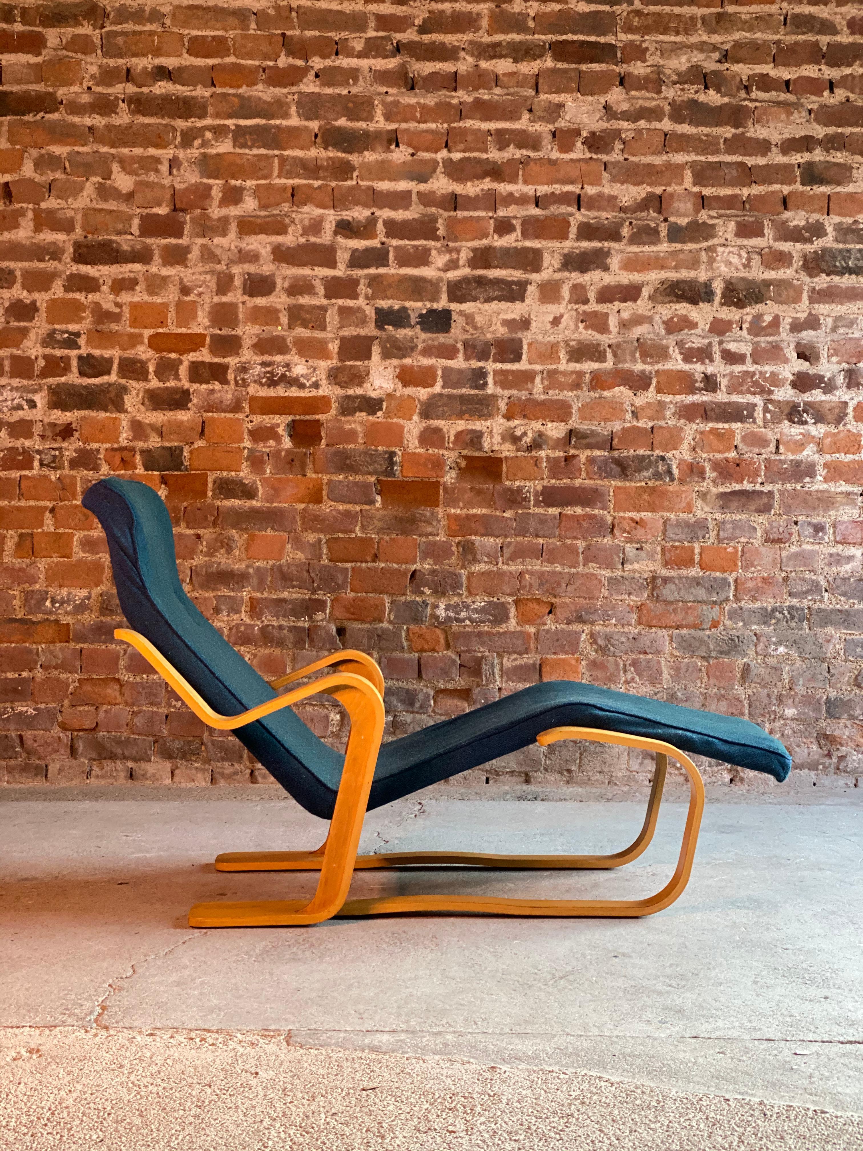 Marcel Breuer Long Chair by Isokon, circa 1970 2