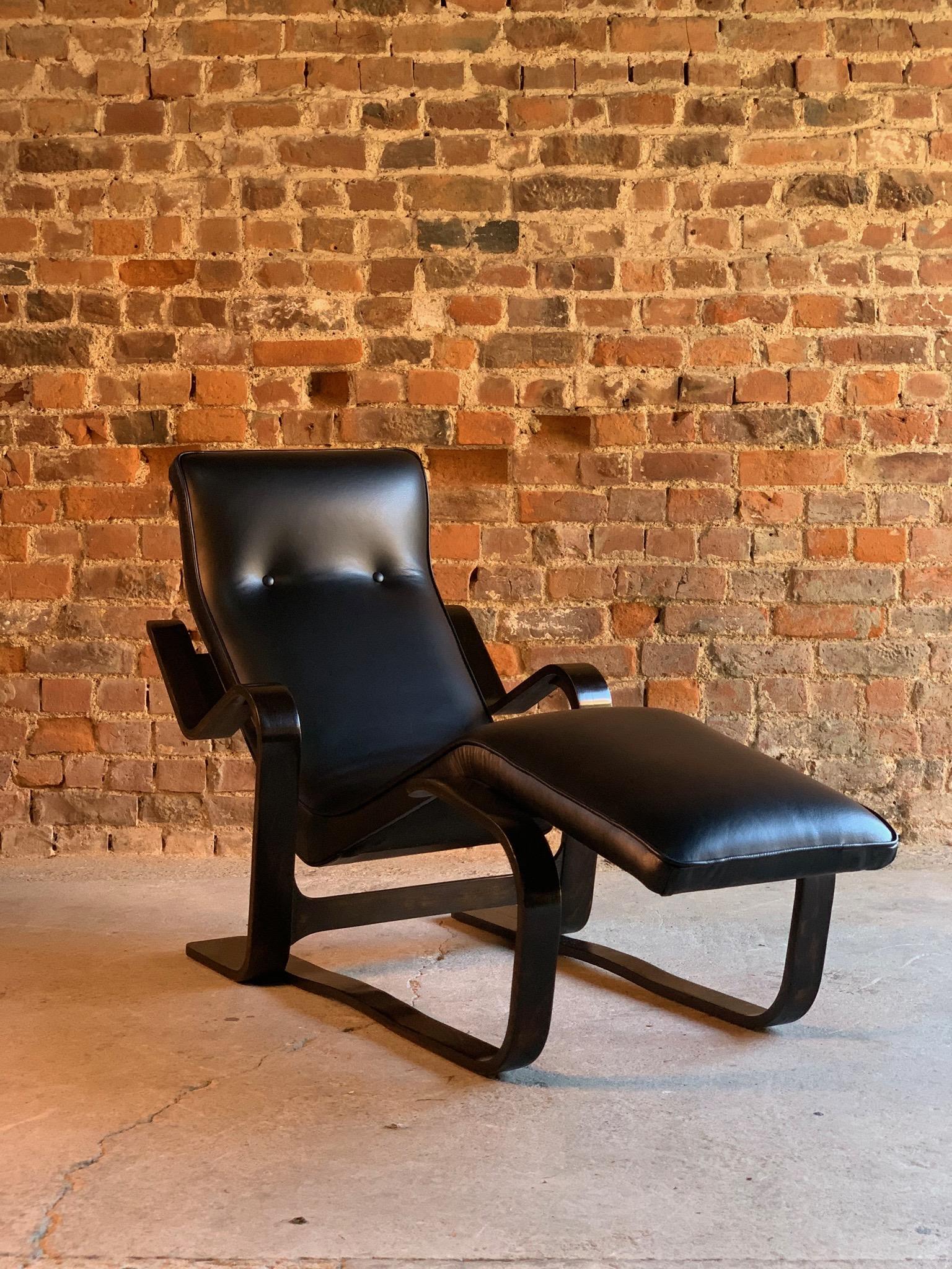 Mid-Century Modern Marcel Breuer Long Chair Chaise Lounge by Isokon, circa 1970 Bauhaus Midcentury