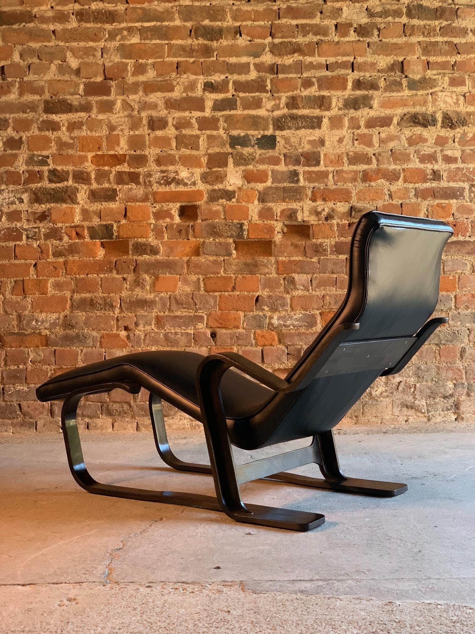 20th Century Marcel Breuer Long Chair Chaise Lounge by Isokon, circa 1970 Bauhaus Midcentury