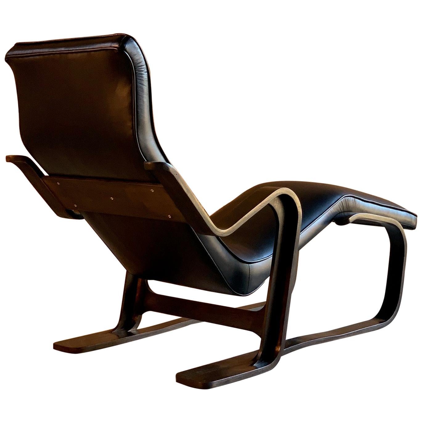 Marcel Breuer Long Chair Chaise Lounge by Isokon, circa 1970 Bauhaus Midcentury