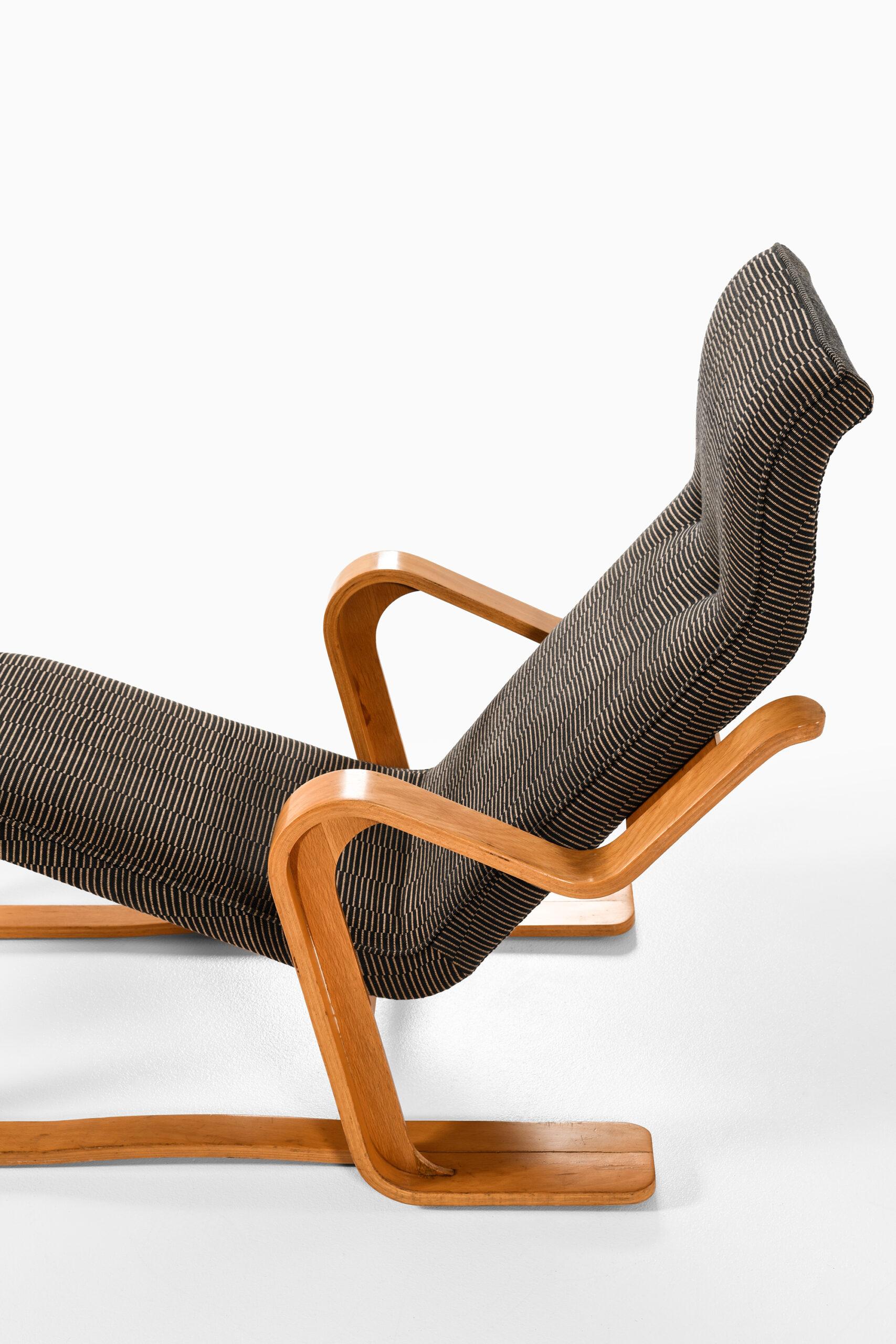 Rare lounge chair designed by Marcel Breuer. Produced by Isokon in England.