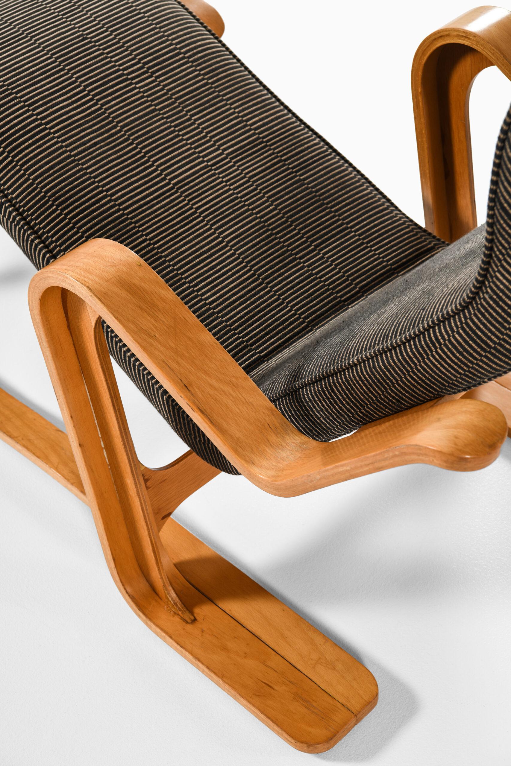 Mid-Century Modern Marcel Breuer Lounge Chair Produced by Isokon For Sale
