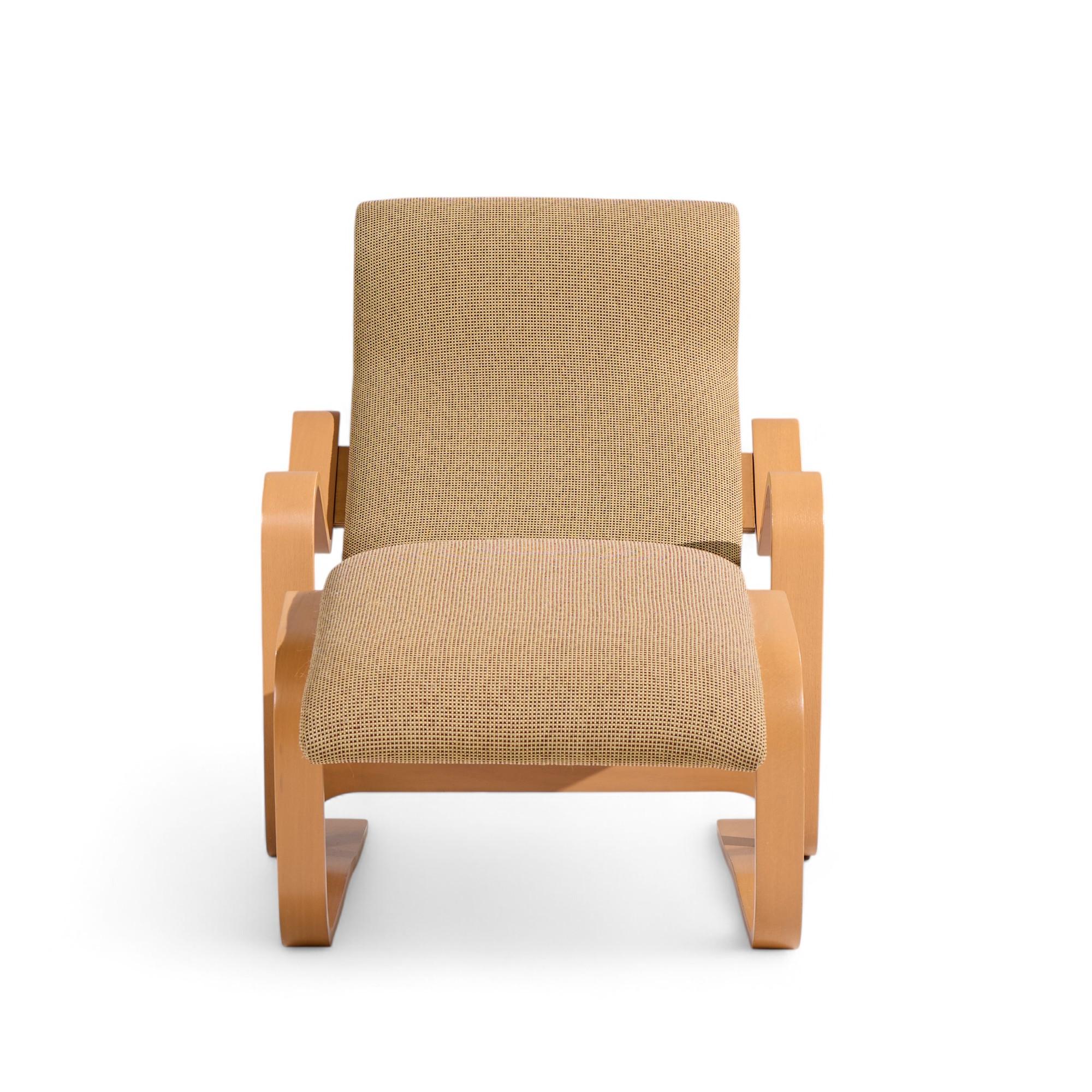 Chaise longue en bois du milieu du siècle de Marcel Breuer

Cette chaise mesure : 25,75 de large x 55 de profond x 32 de haut, avec une hauteur d'assise de 10 et une hauteur d'accoudoir/dégagement de la chaise de 18,5 pouces.

Excellent état Vintage