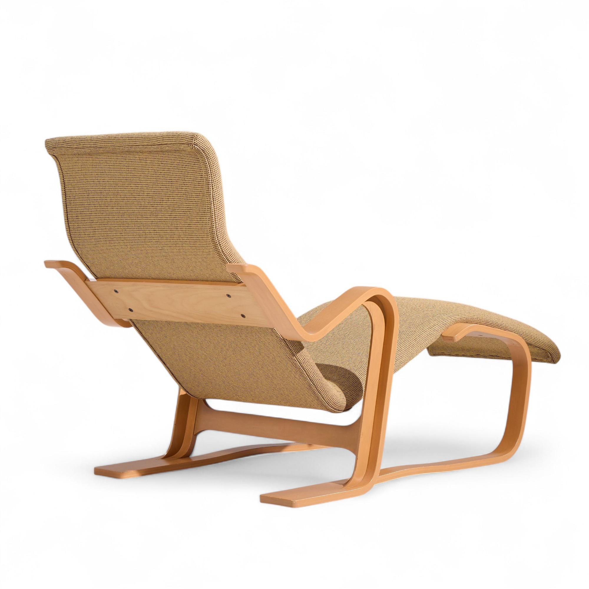 Tissu d'ameublement Chaise longue en bois du milieu du siècle de Marcel Breuer en vente