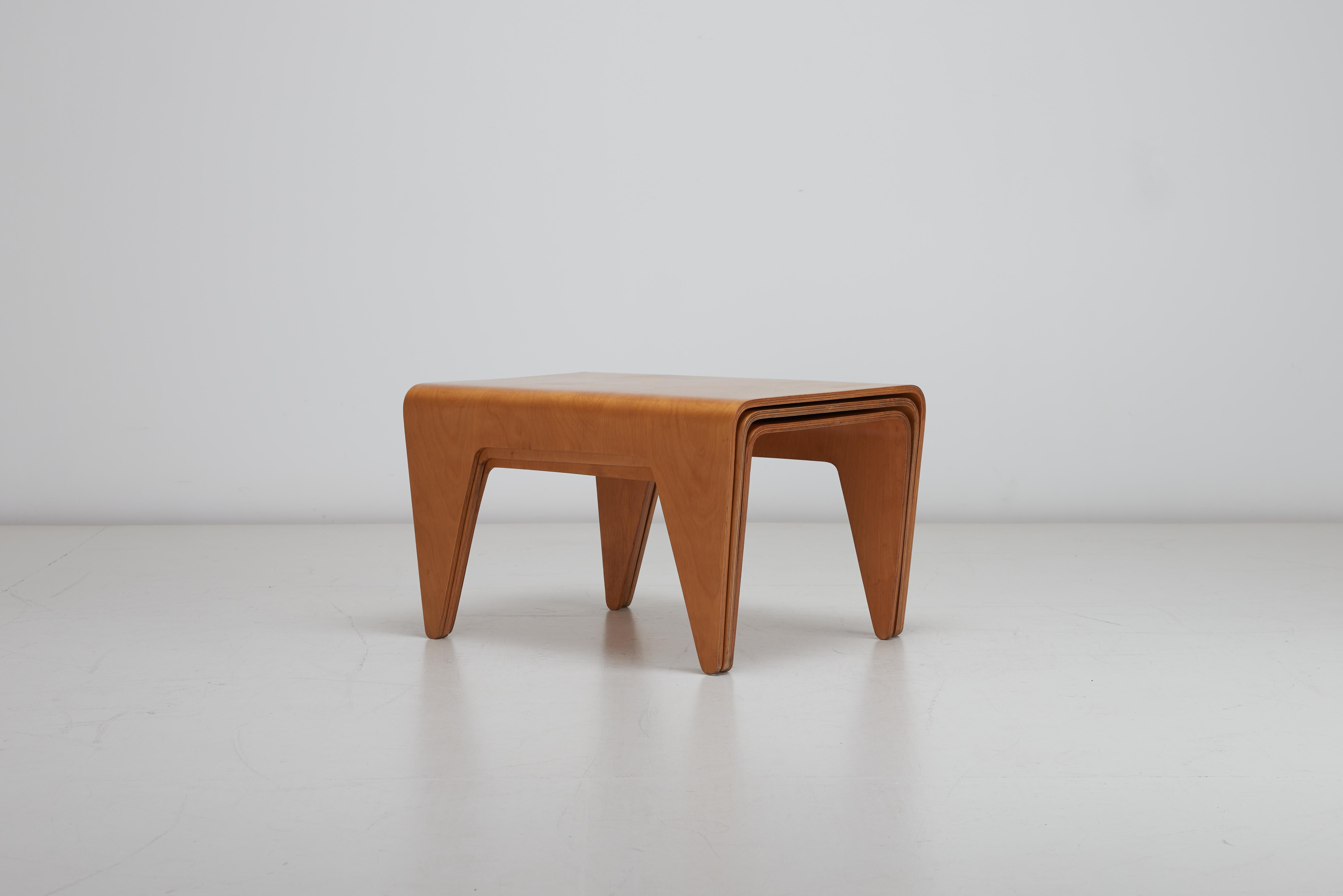 Marcel Breuer Nesting Tables produced by Vanesta for Isokon 1935 Made In Estonia Británico en venta