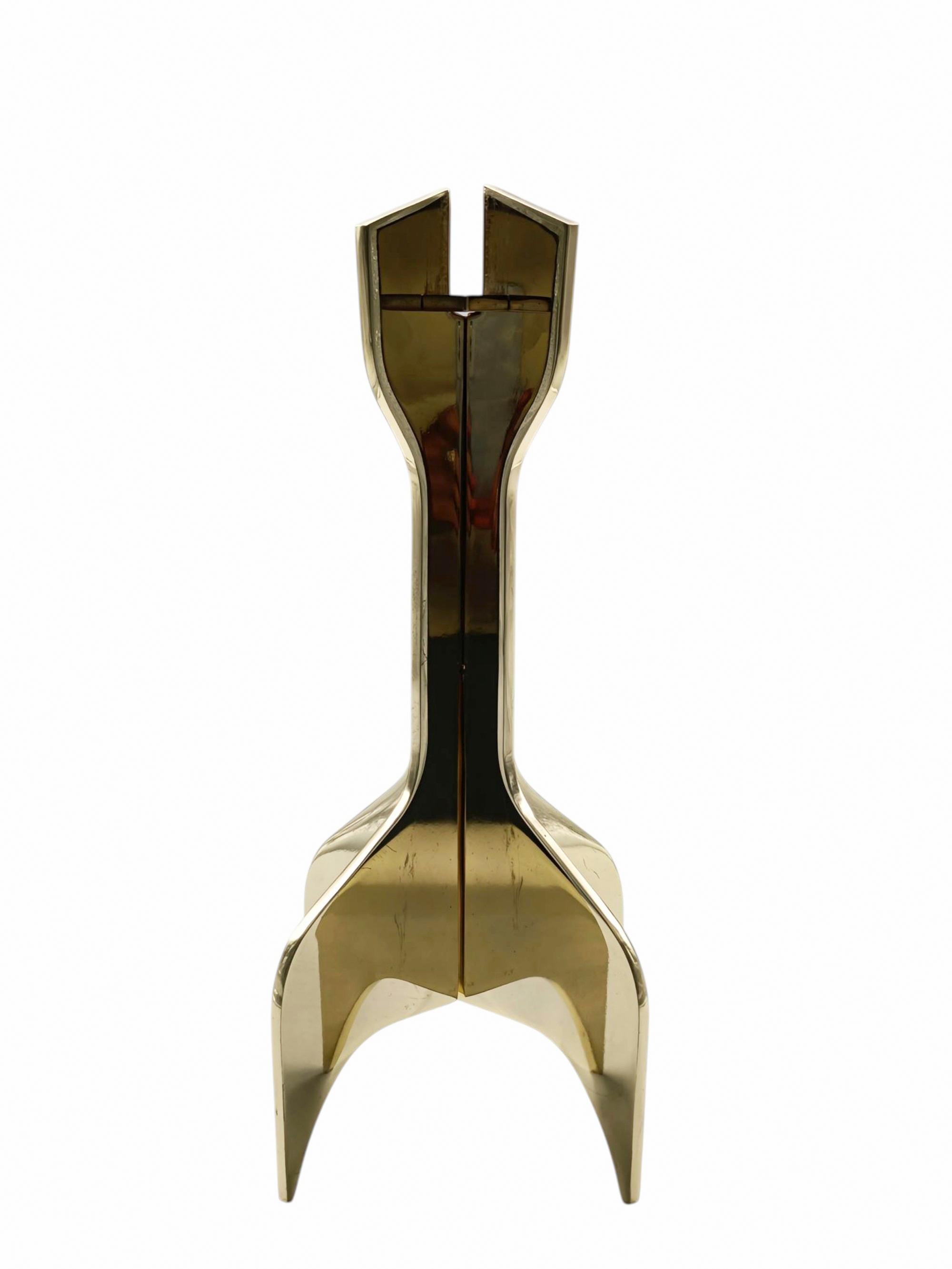 Very rare sculptural candlestick designed by MarcEL Breuer and made by Gavina in the 1970s. A true masterpiece, this candlestick perfectly blends form and function, embodying the essence of Breuer's modernist vision.
Crafted with meticulous