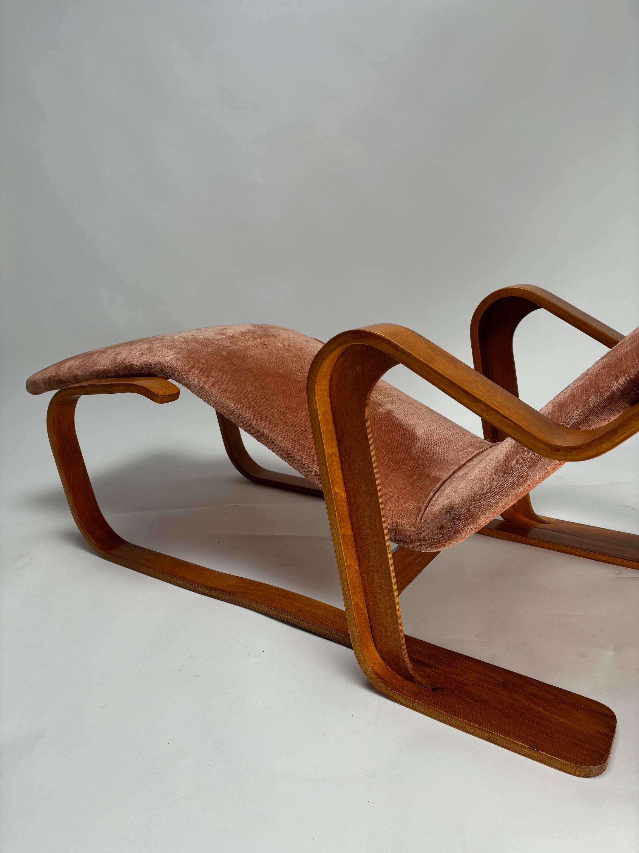 Chaise longue en Isokon rose de Marcel Breuer pour Knoll  1970s 3