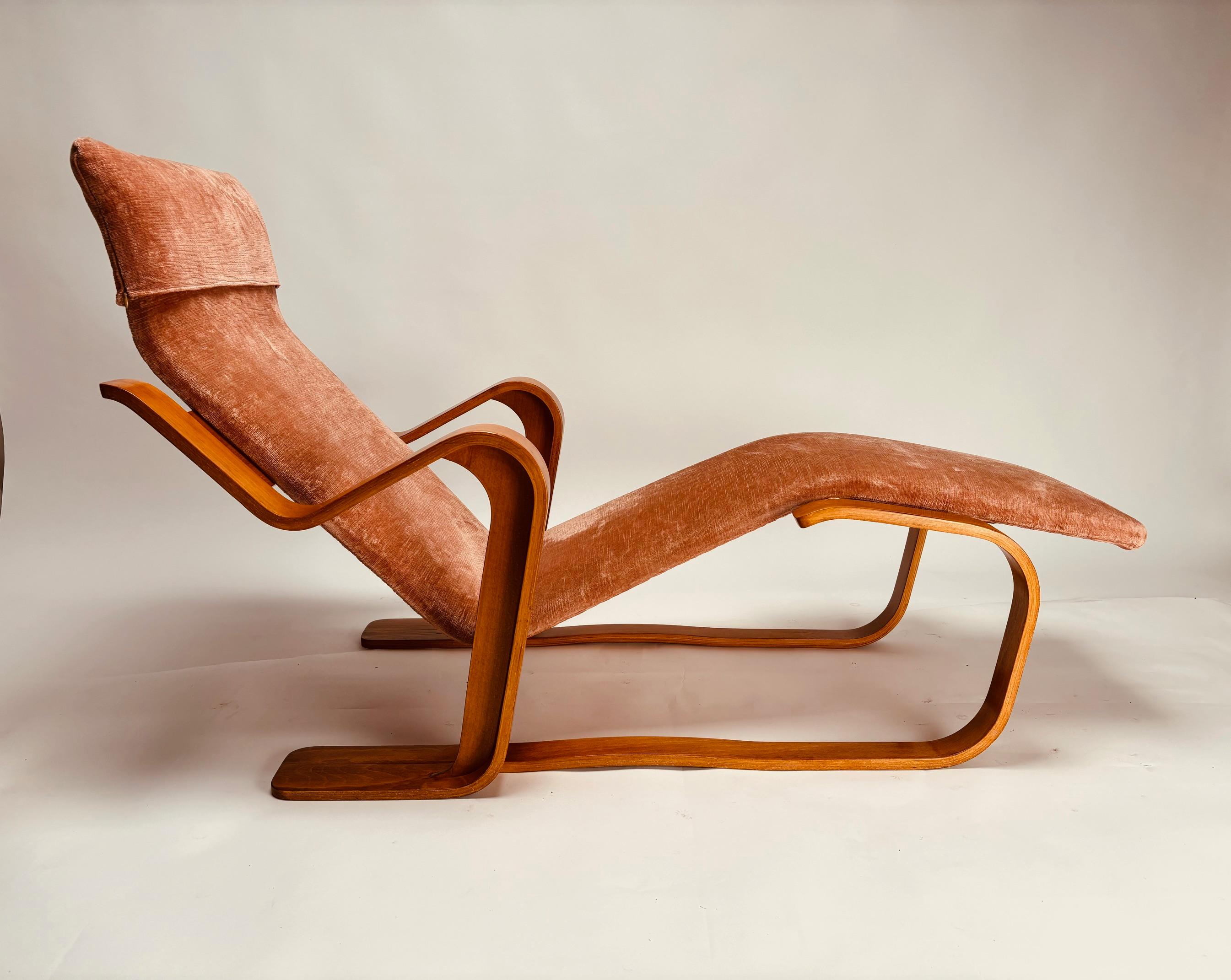 Bauhaus Chaise longue en Isokon rose de Marcel Breuer pour Knoll  1970s