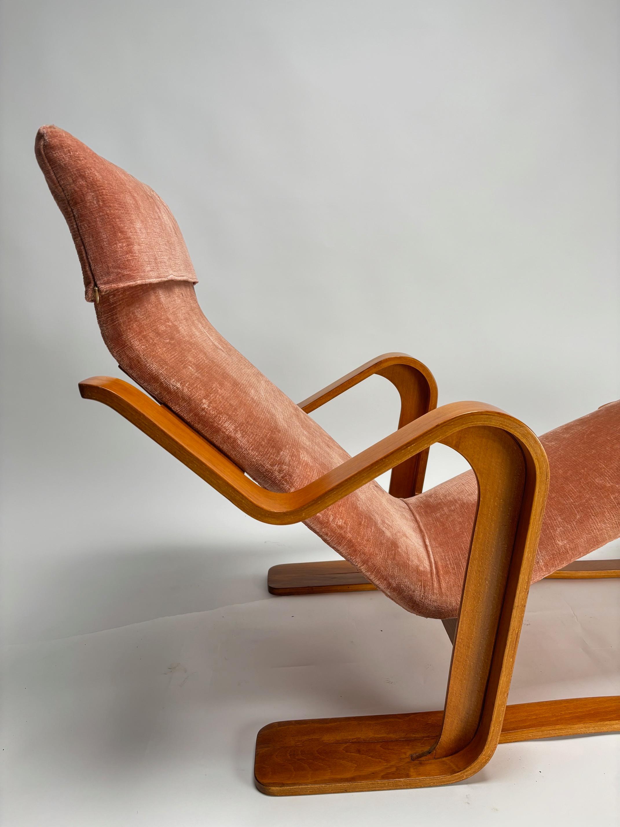 Allemand Chaise longue en Isokon rose de Marcel Breuer pour Knoll  1970s