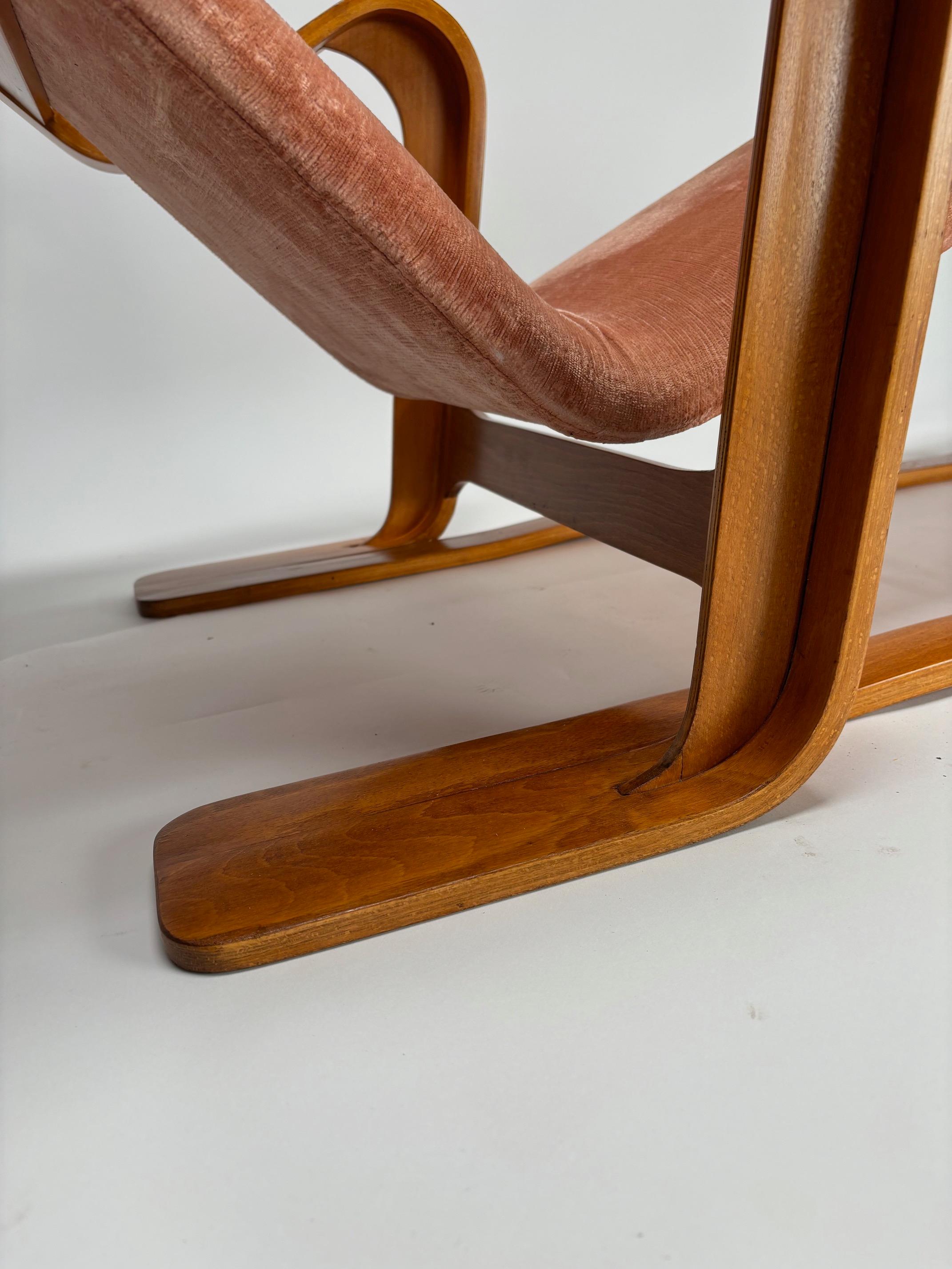 Fin du 20e siècle Chaise longue en Isokon rose de Marcel Breuer pour Knoll  1970s