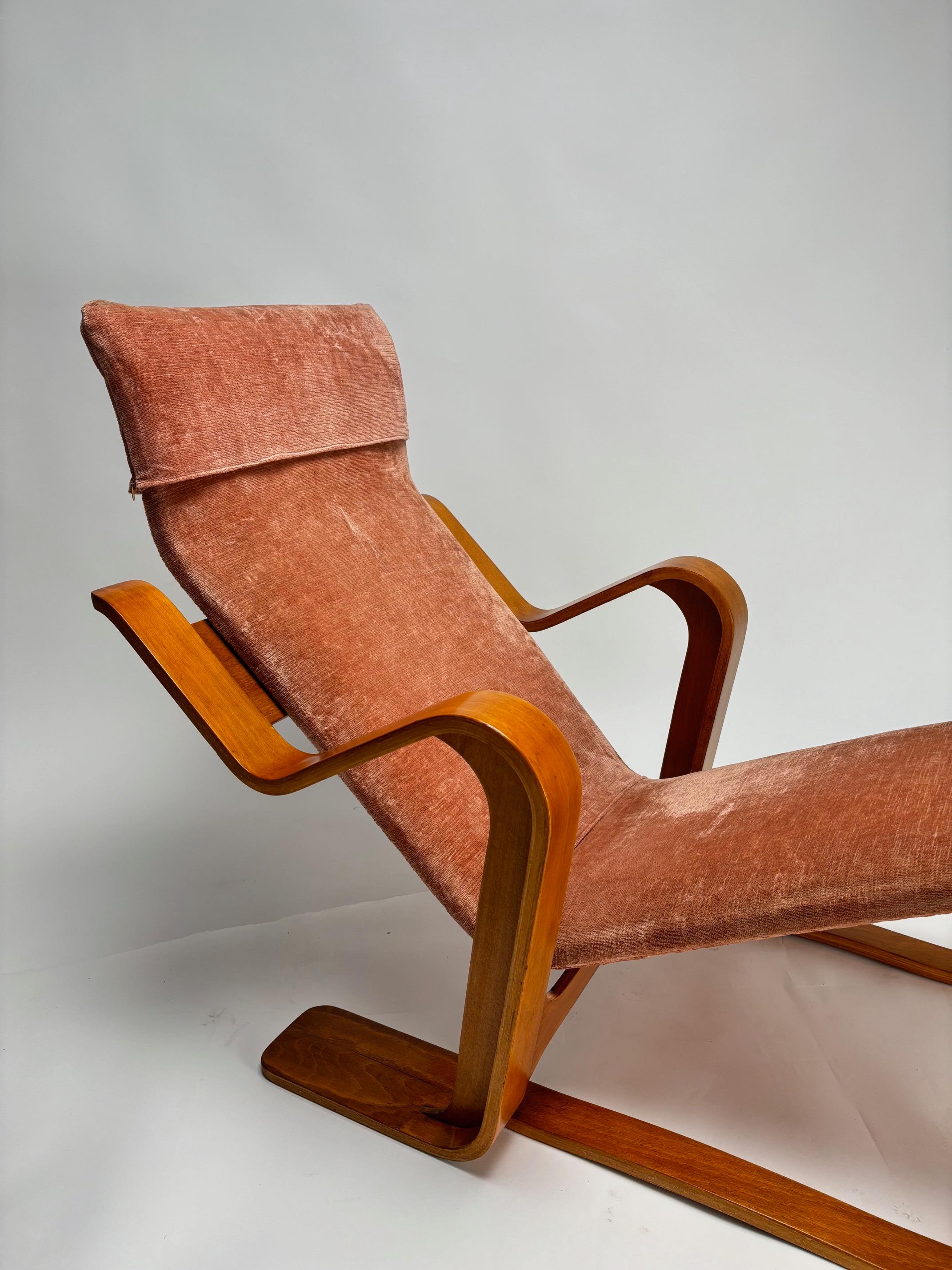 Chaise longue en Isokon rose de Marcel Breuer pour Knoll  1970s 1