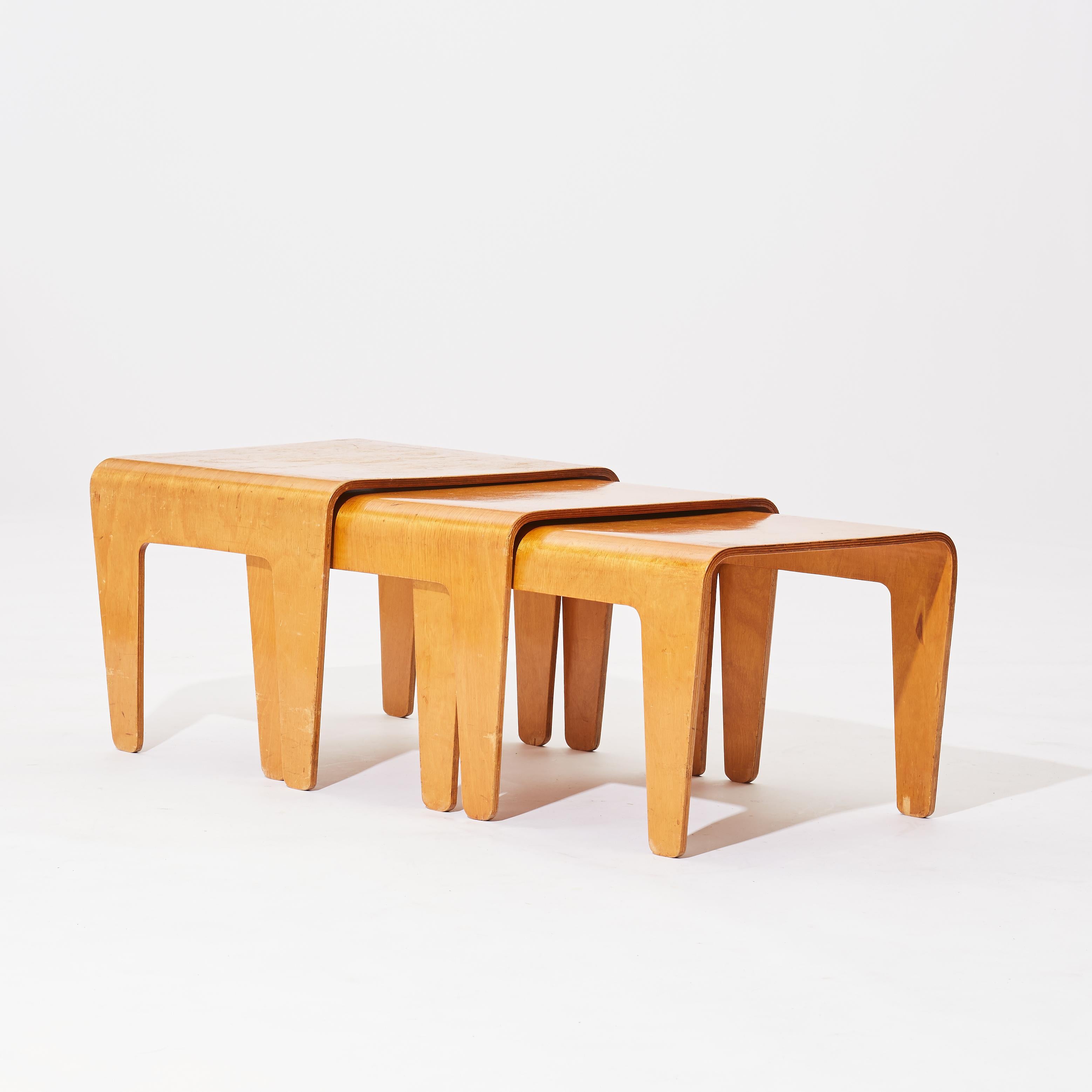 Set of three nesting tables designed by Marcel Breuer for Isokon Furniture Company, in London in 1930s. Manufactured in beech plywood.