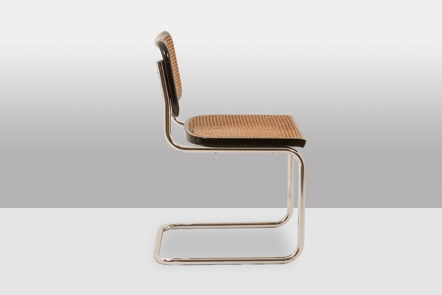 Laqué Marcel Breuer. Ensemble de 5 chaises 